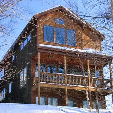 Three-Bedroom Deluxe Suite in Mountain Sports Inn