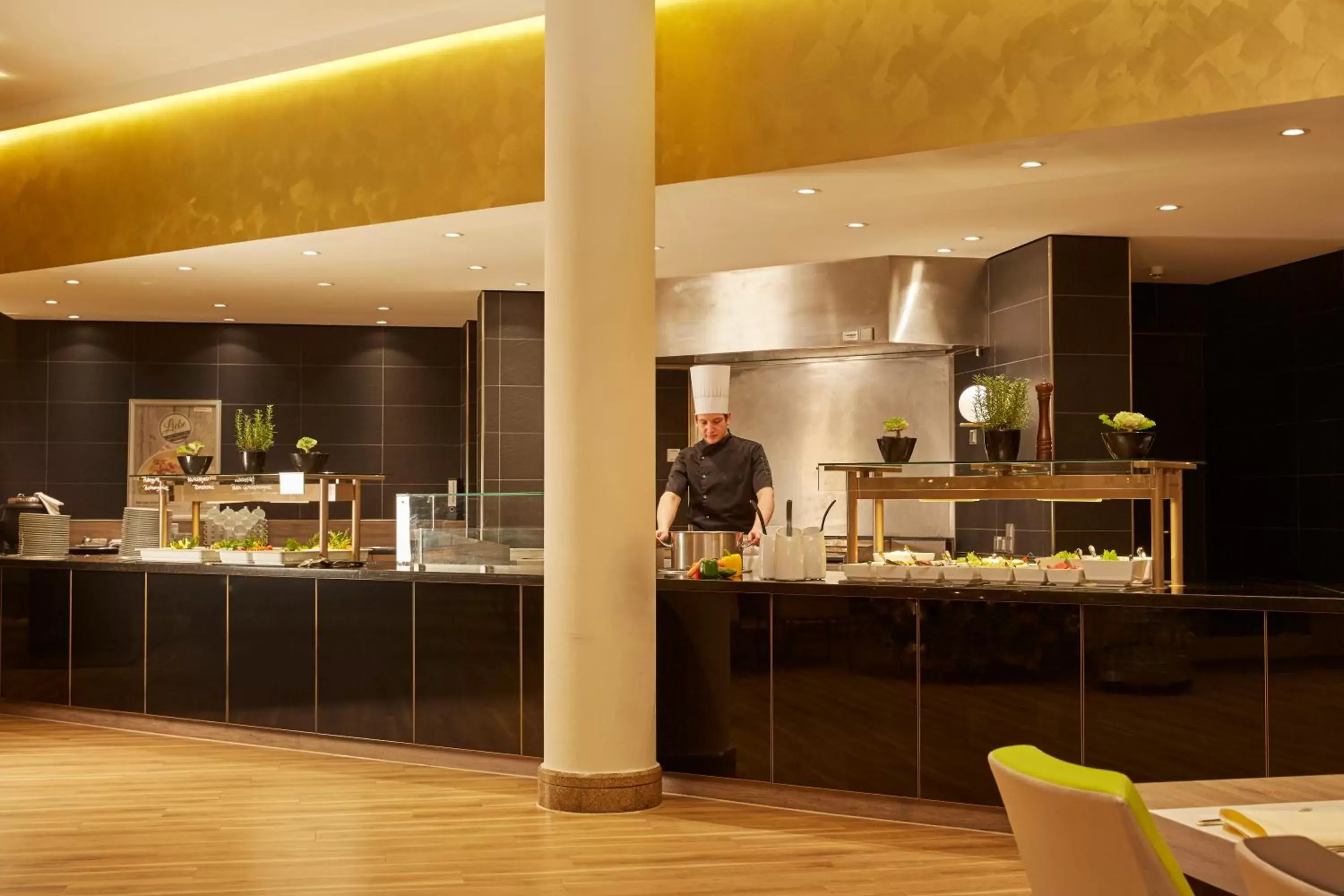 Restaurant/Places to Eat in H4 Hotel Hannover Messe