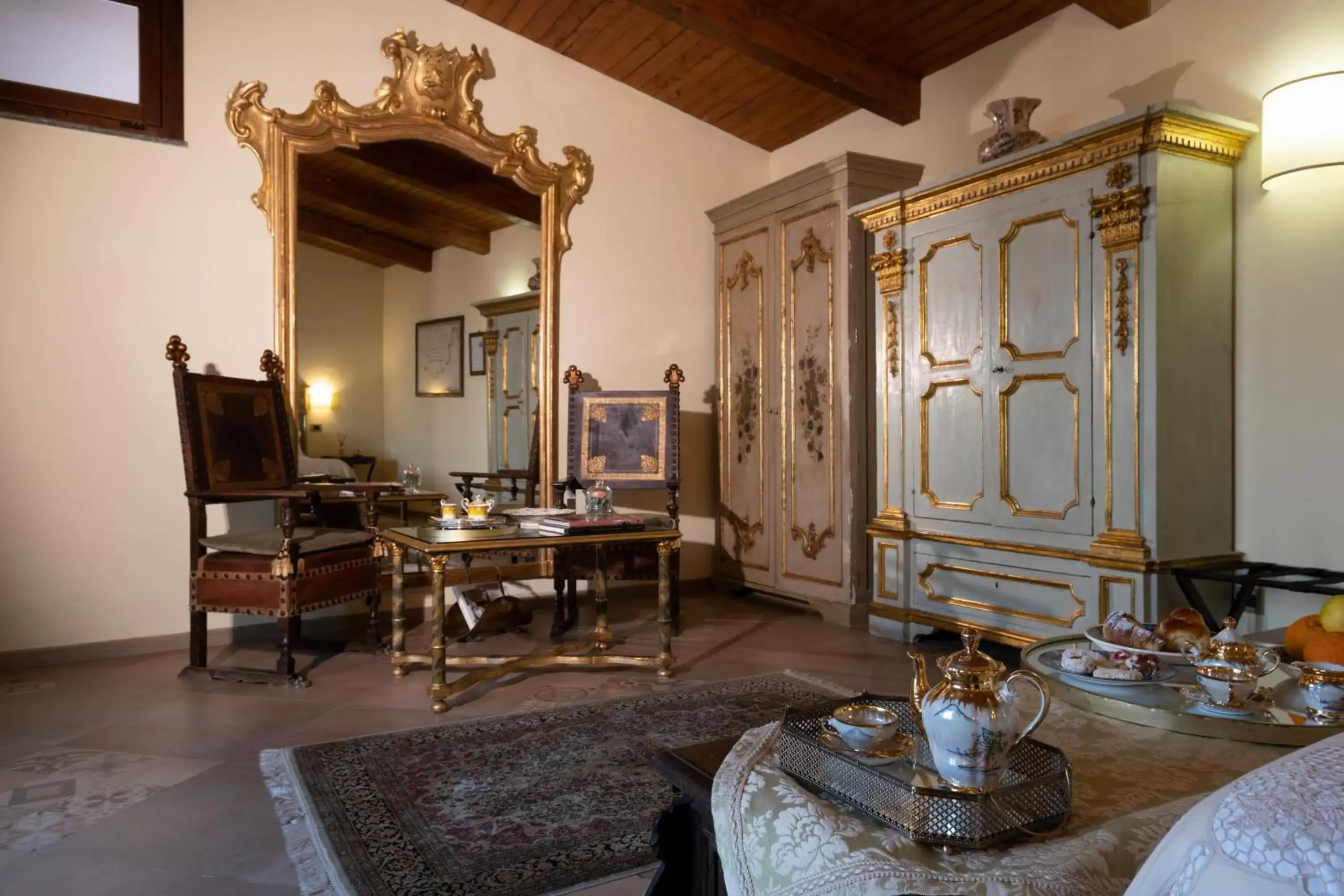 Bed, Seating Area in Villa del Gattopardo