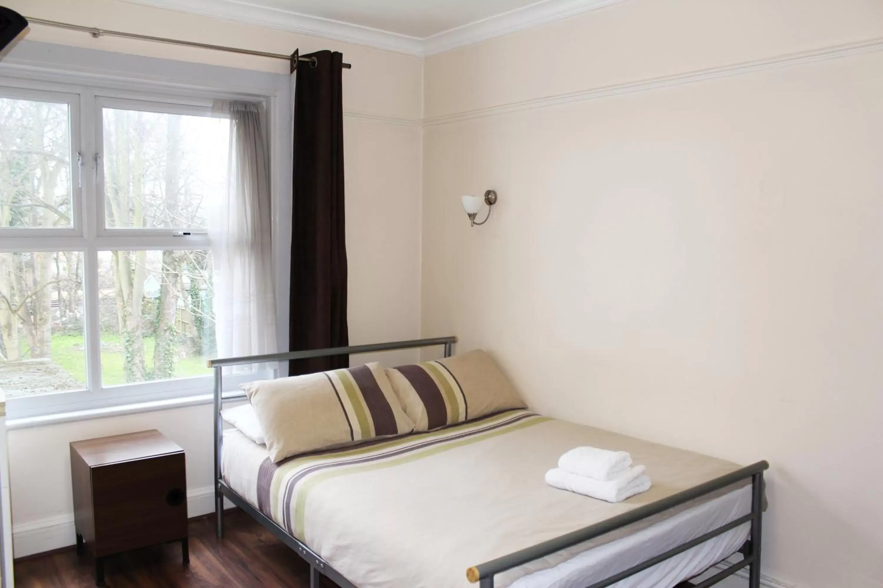 Bedroom, Bed in Flexistay Norbury Aparthotel