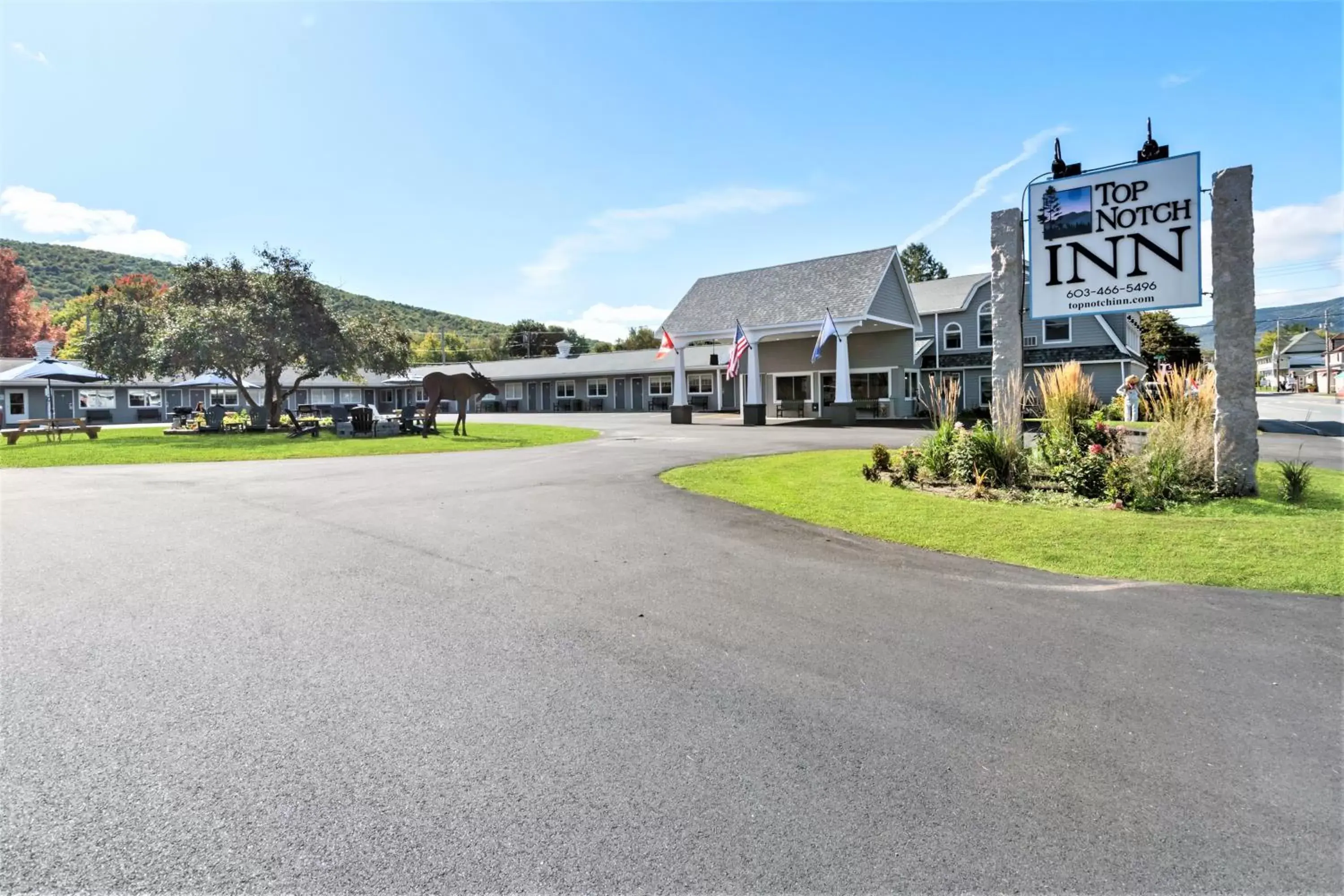 Property building in Top Notch Inn Property building in Top Notch Inn