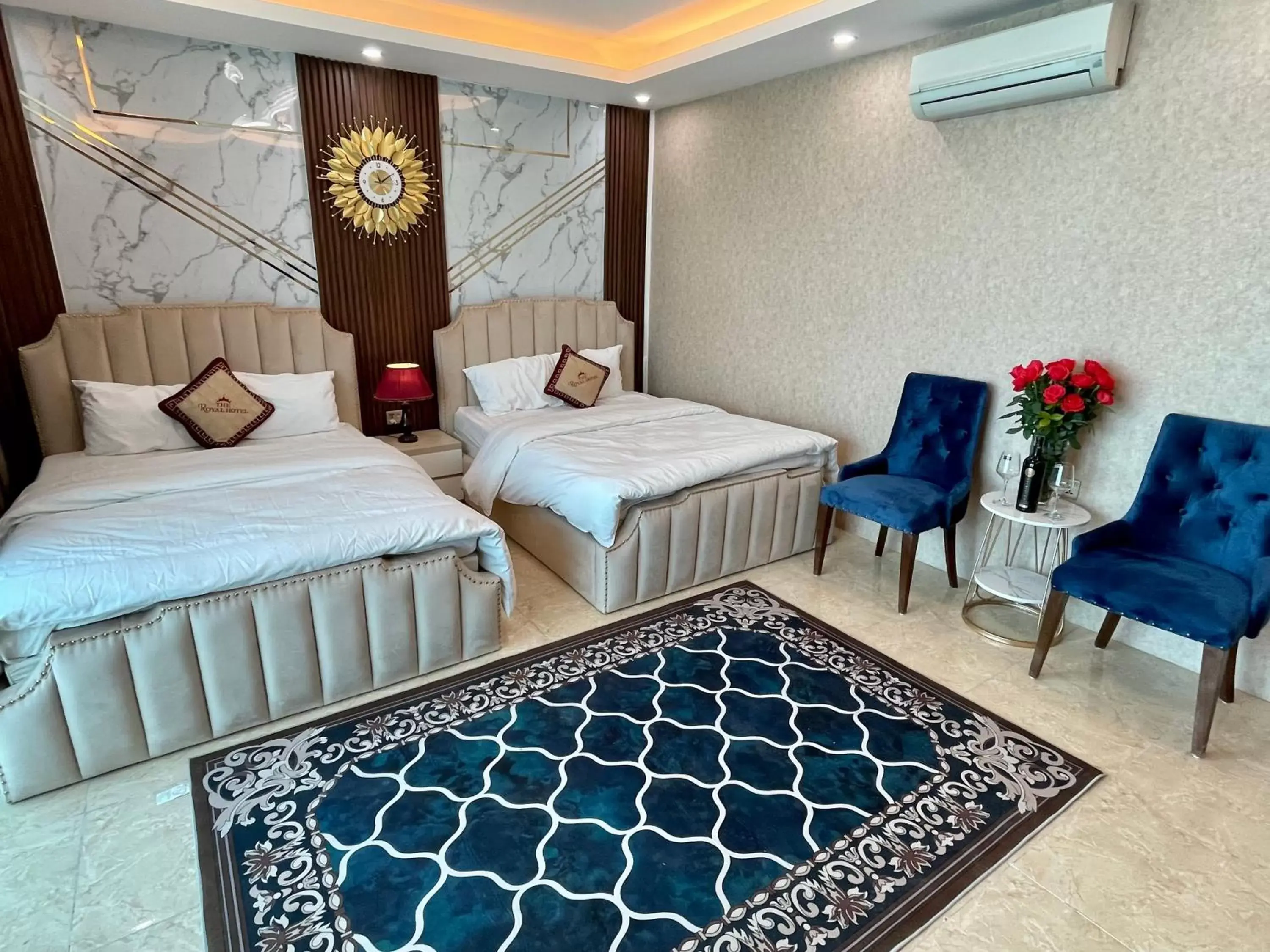 Bed in The Royal Hotel Near West Lake Bed in The Royal Hotel Near West Lake