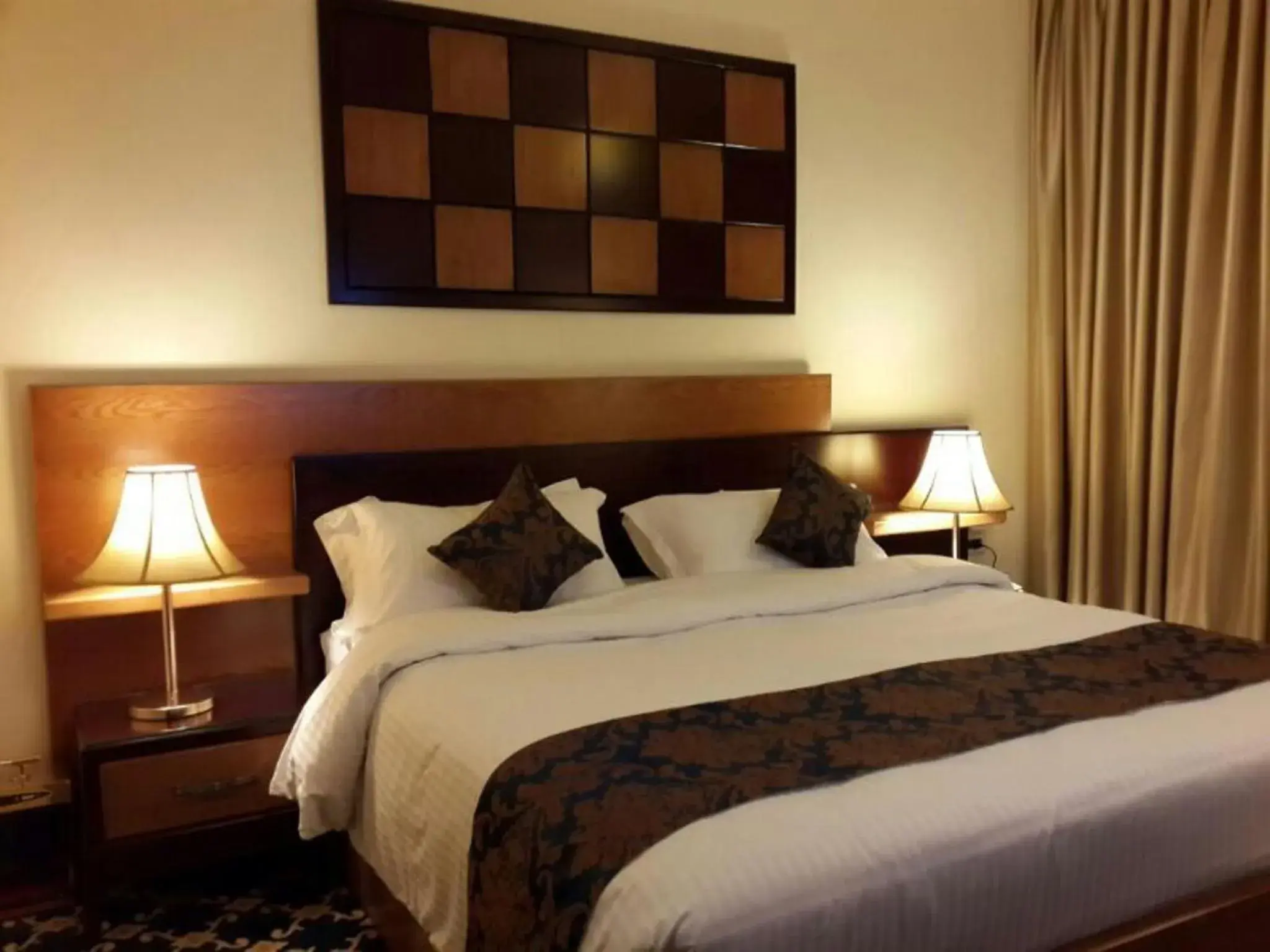 Bedroom, Bed in Al Thuraya Hotel