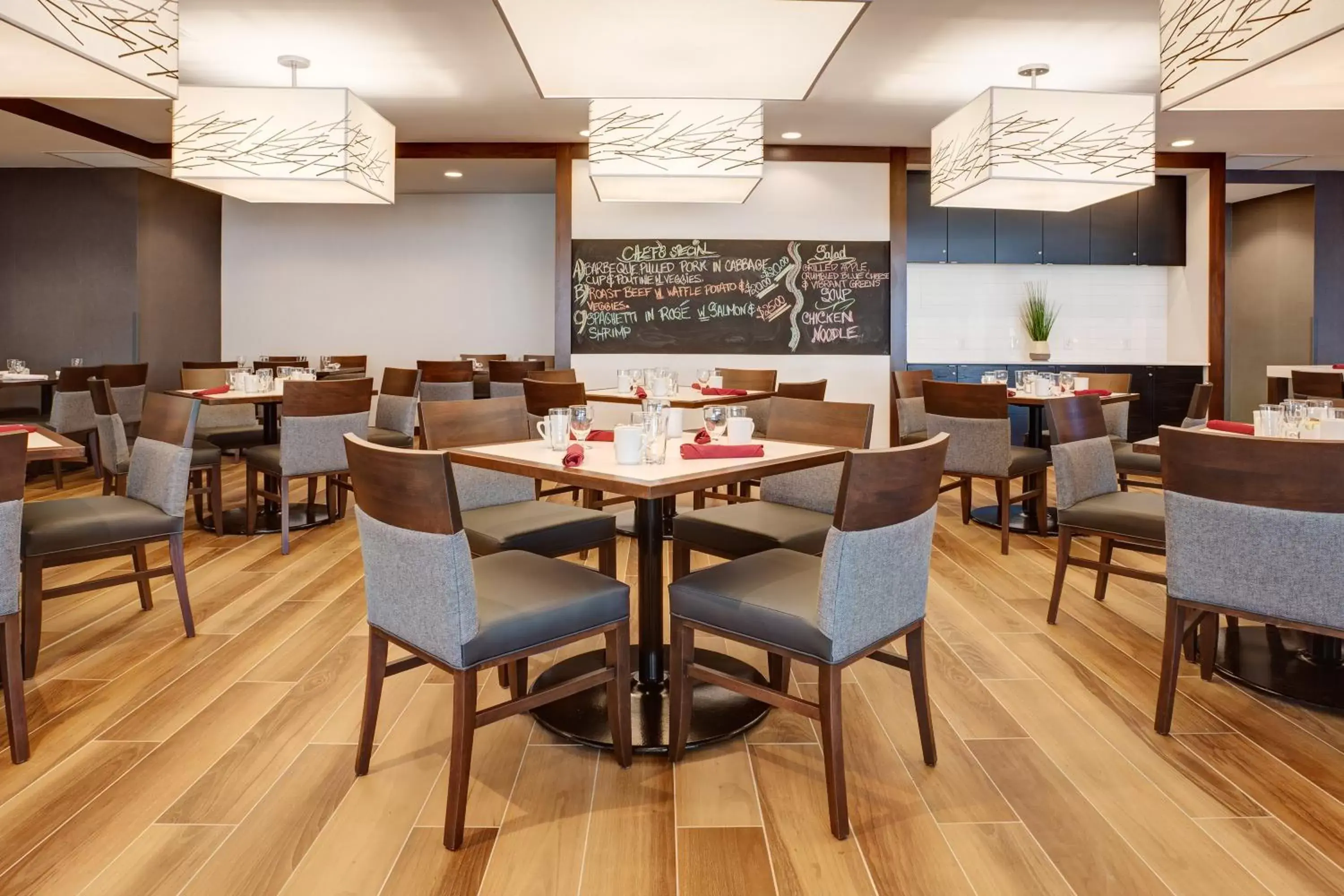 Restaurant/places to eat in Holiday Inn Ottawa East by IHG Restaurant/places to eat in Holiday Inn Ottawa East by IHG