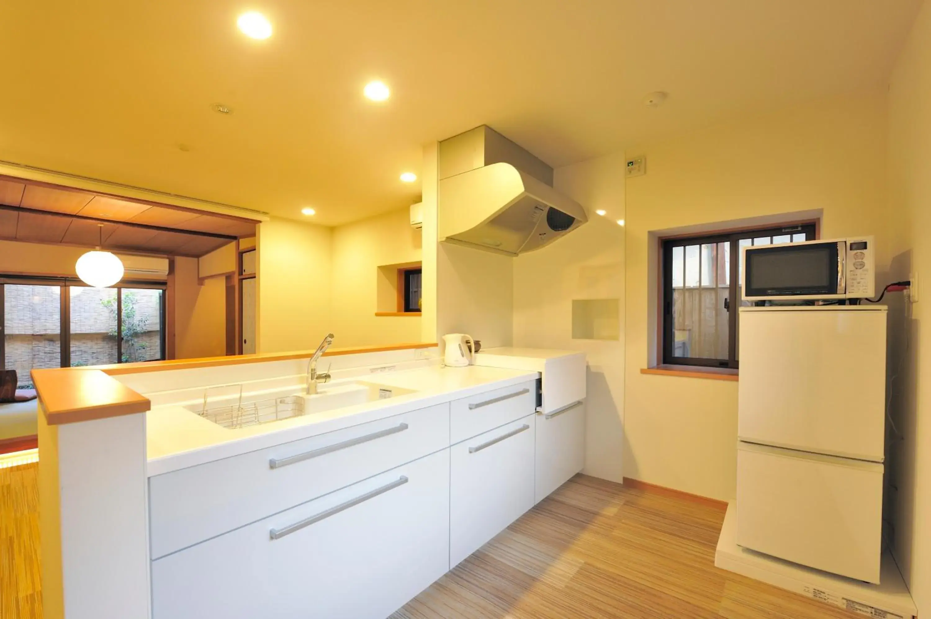 Kitchen or kitchenette, Bathroom in Kiraku Kyoto Higashiyama