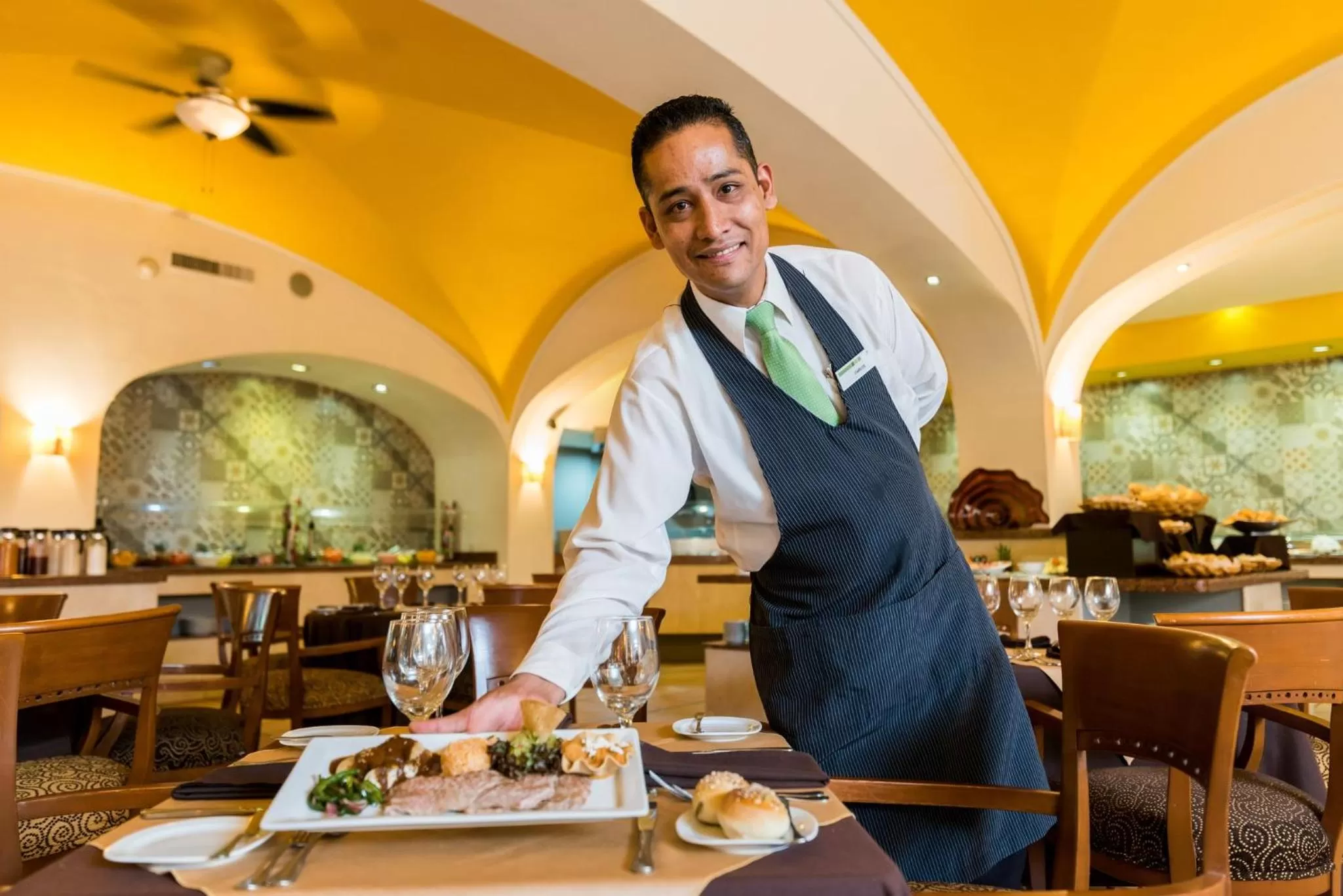 Restaurant/places to eat in Holiday Inn Guadalajara Expo Plaza del Sol by IHG