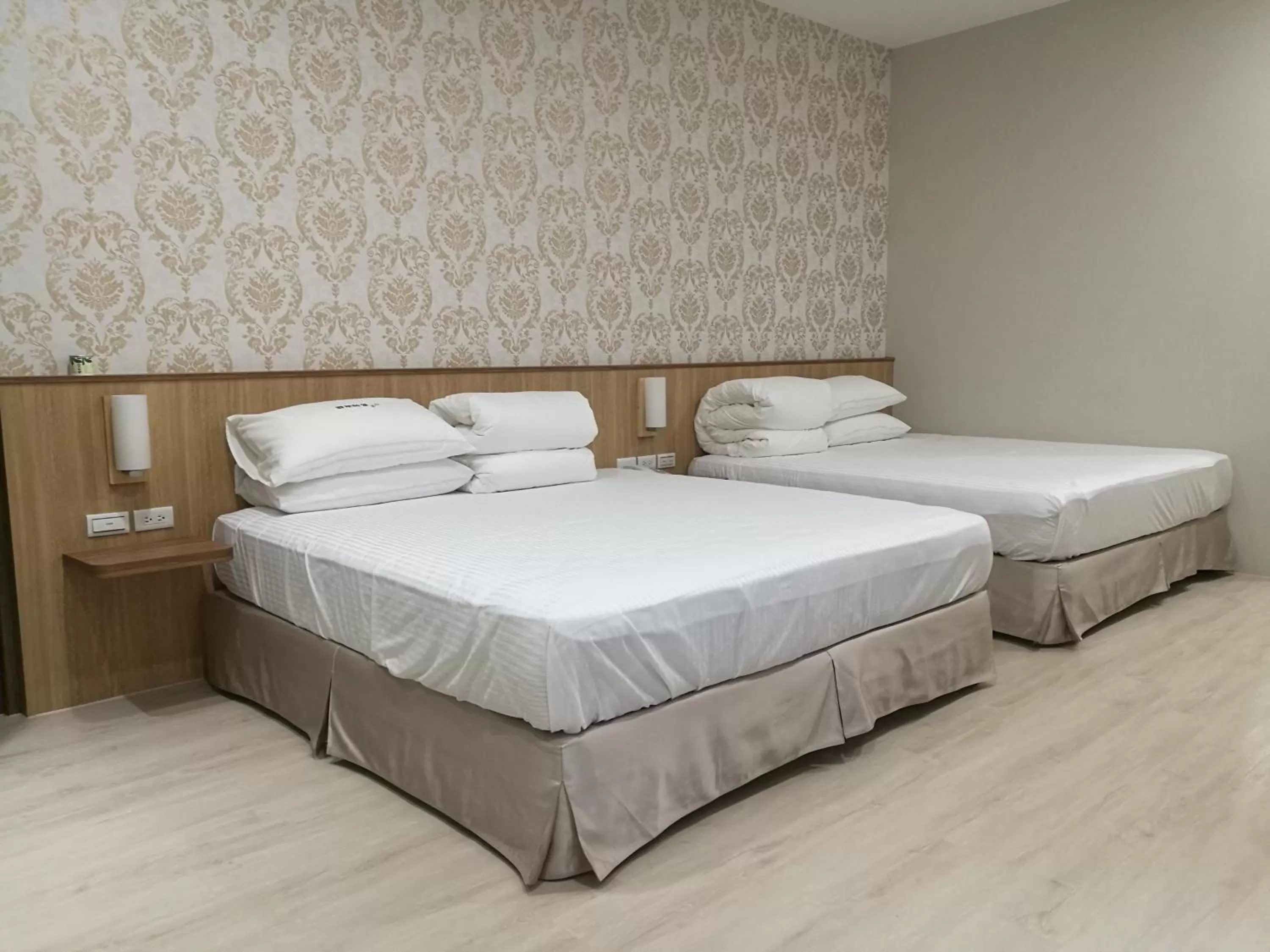 Decorative detail, Bed in 名竹旅社 Minzu Hotel