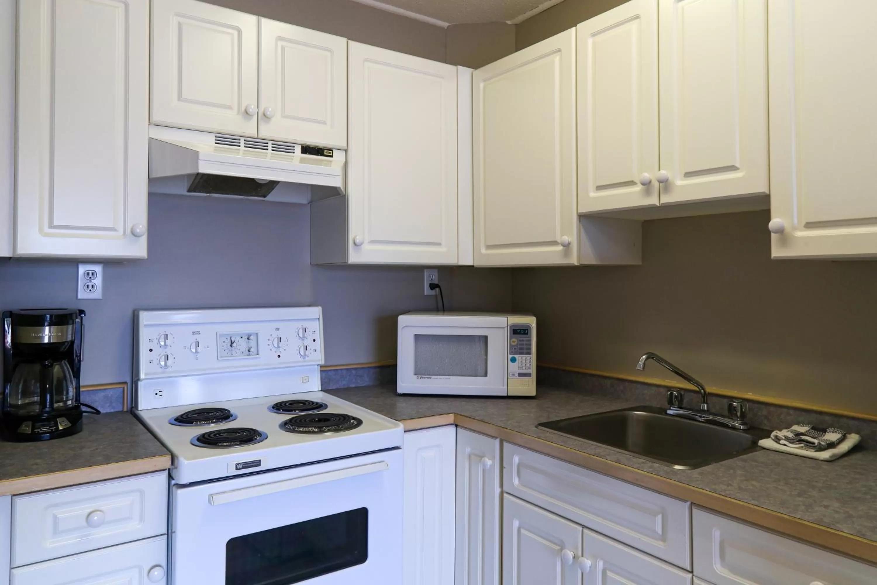 Kitchen or kitchenette in Richter Pass Beach Resort