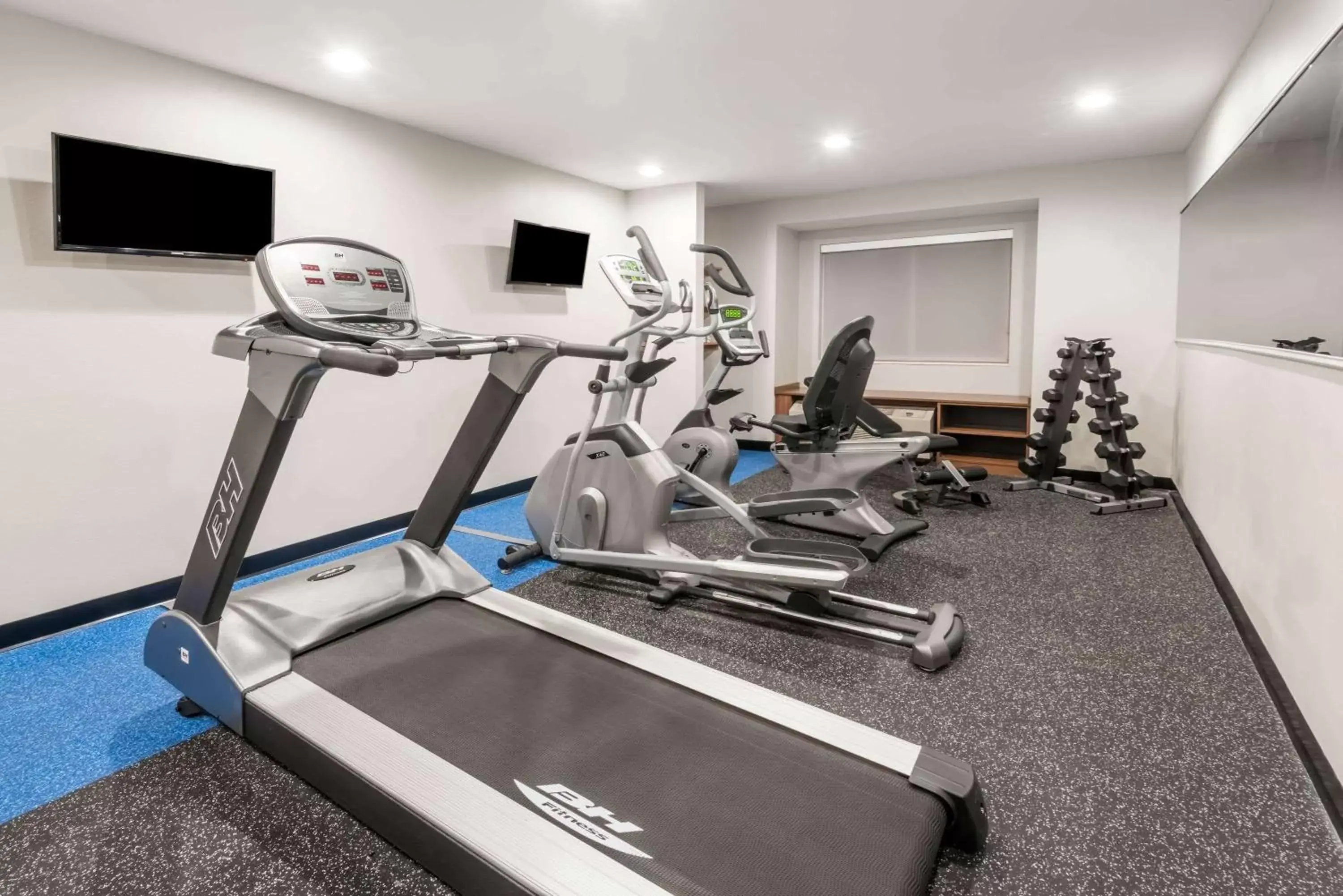 Fitness centre/facilities, Fitness Center/Facilities in Microtel By Wyndham Victor
