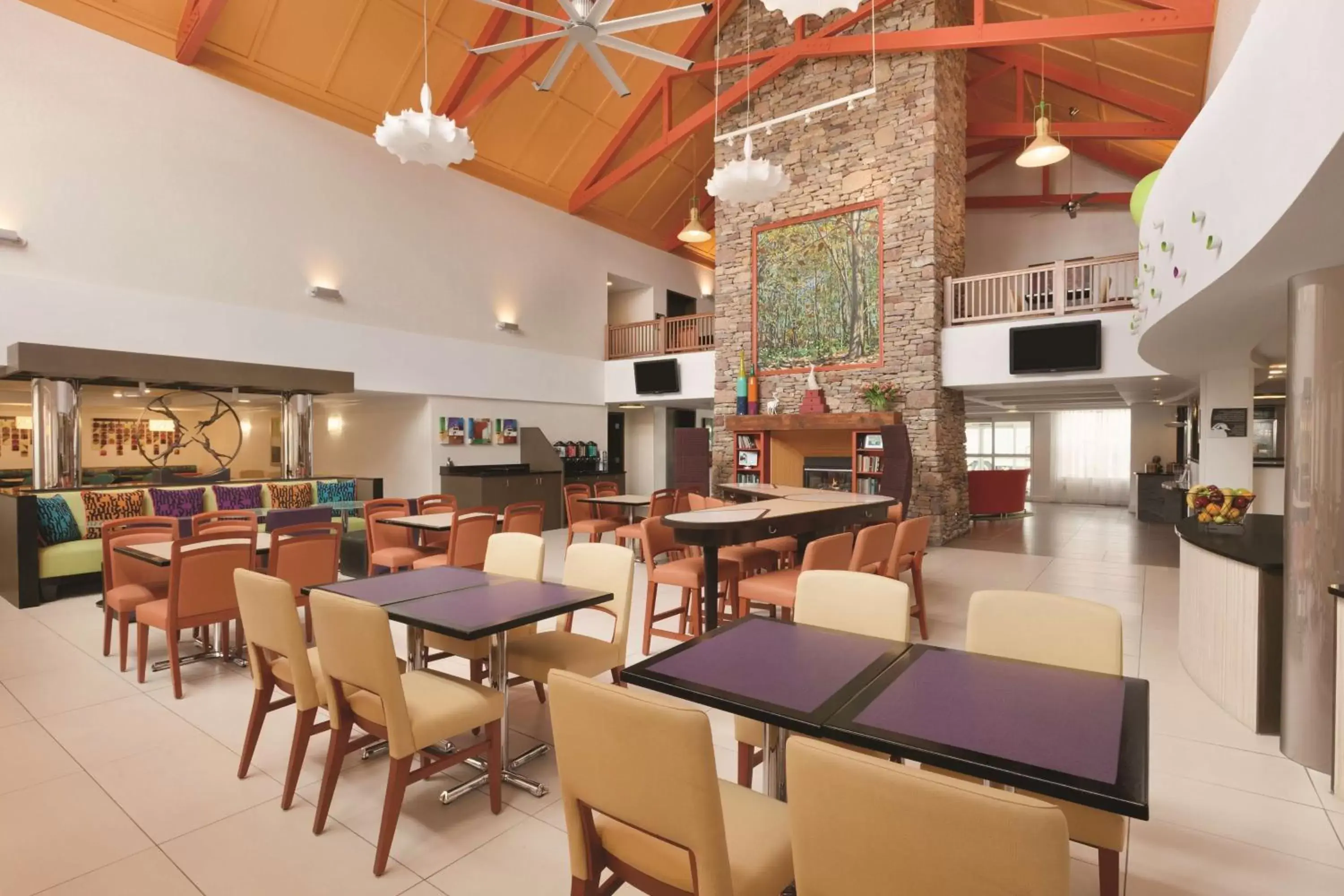 Lounge or bar, Restaurant/Places to Eat in Homewood Suites Harrisburg-West Hershey Area