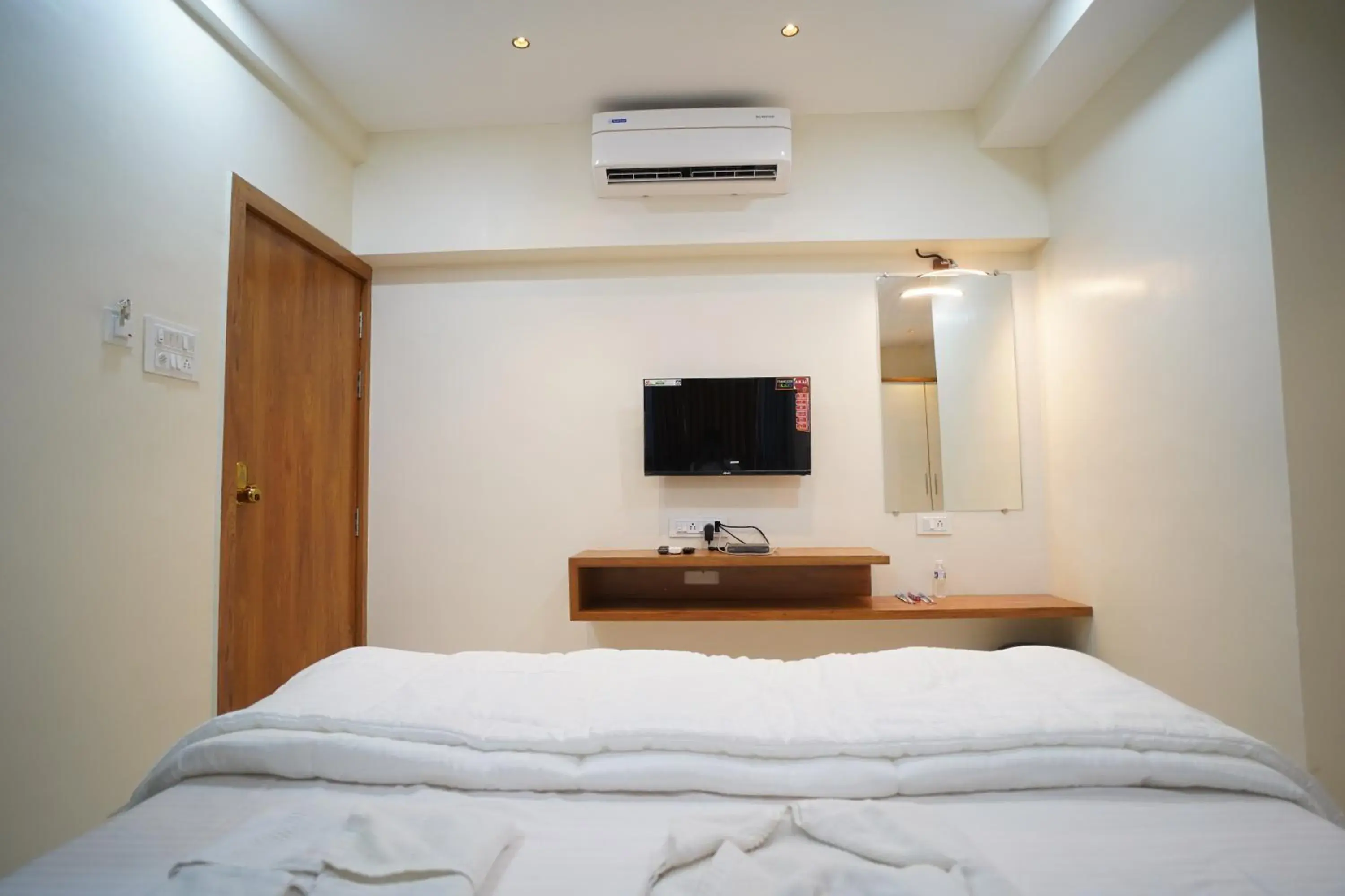 TV and multimedia, Bed in Hotel Madhavan International