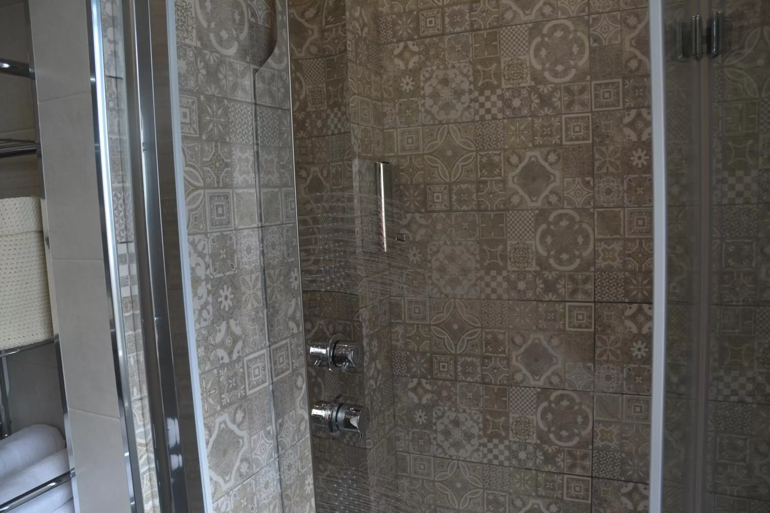 Shower, Bathroom in ART B&B