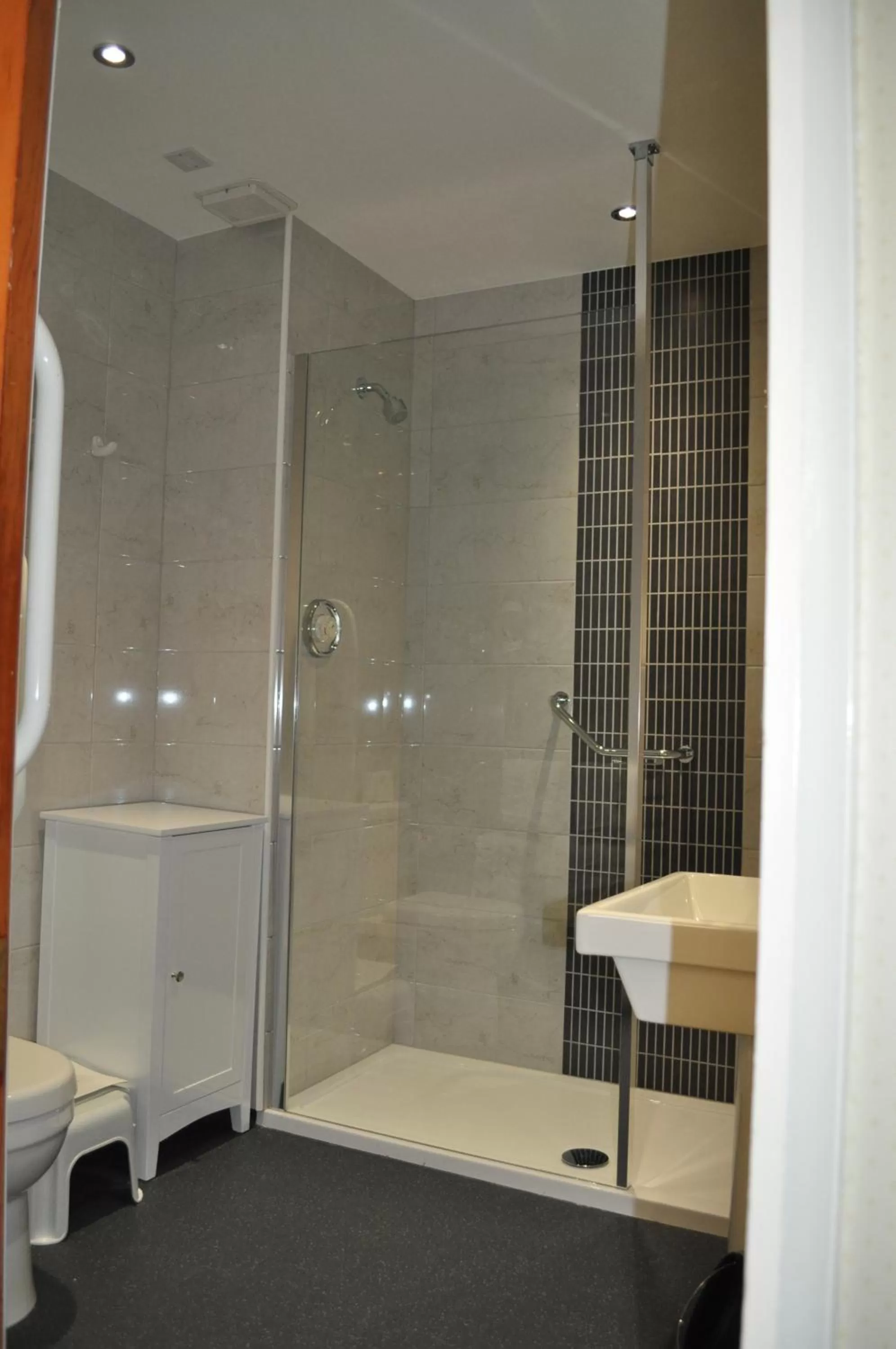 Bathroom in Sunbank House Metro Hotel