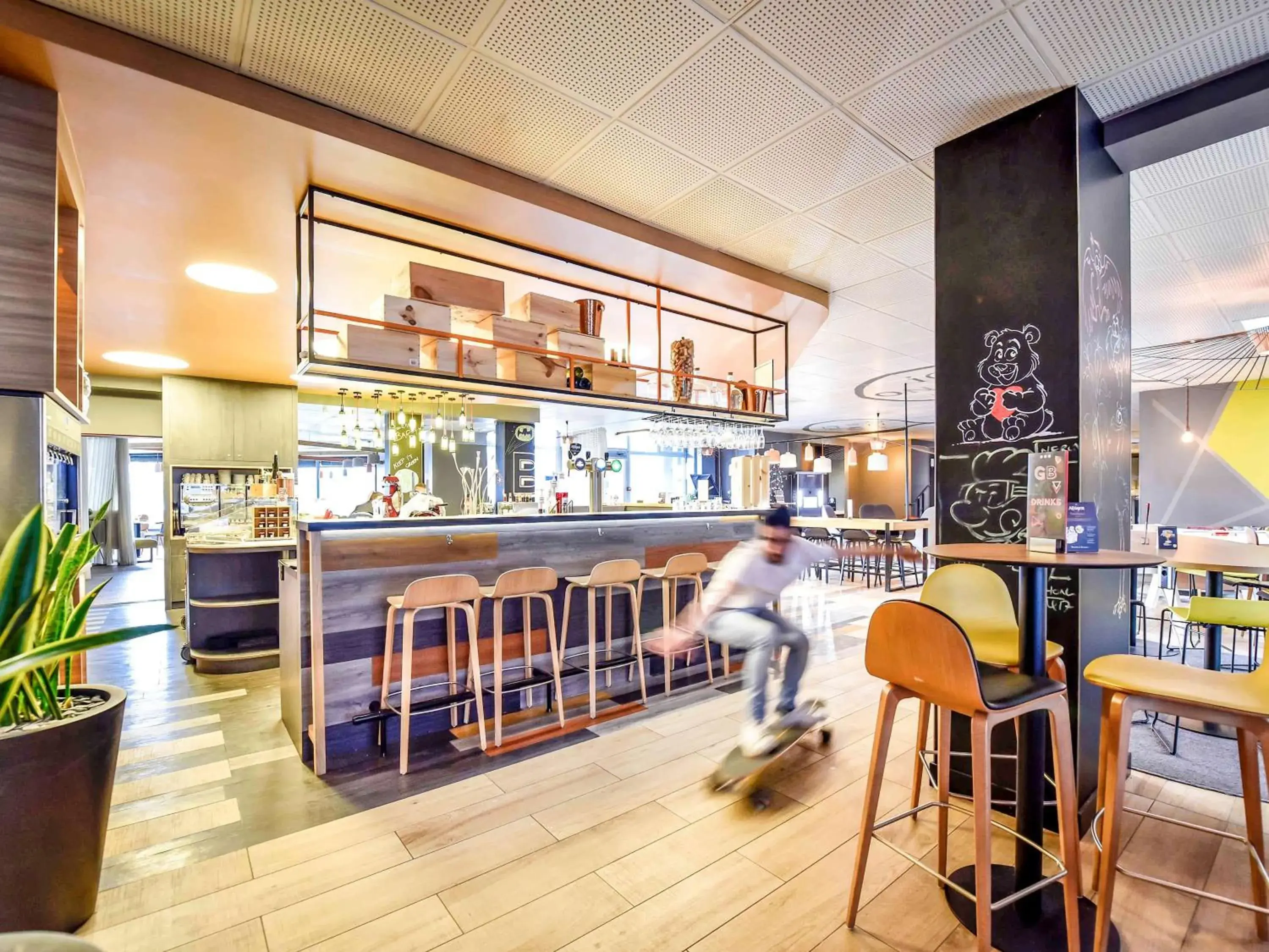 Property building, Restaurant/Places to Eat in Novotel Bordeaux Lac