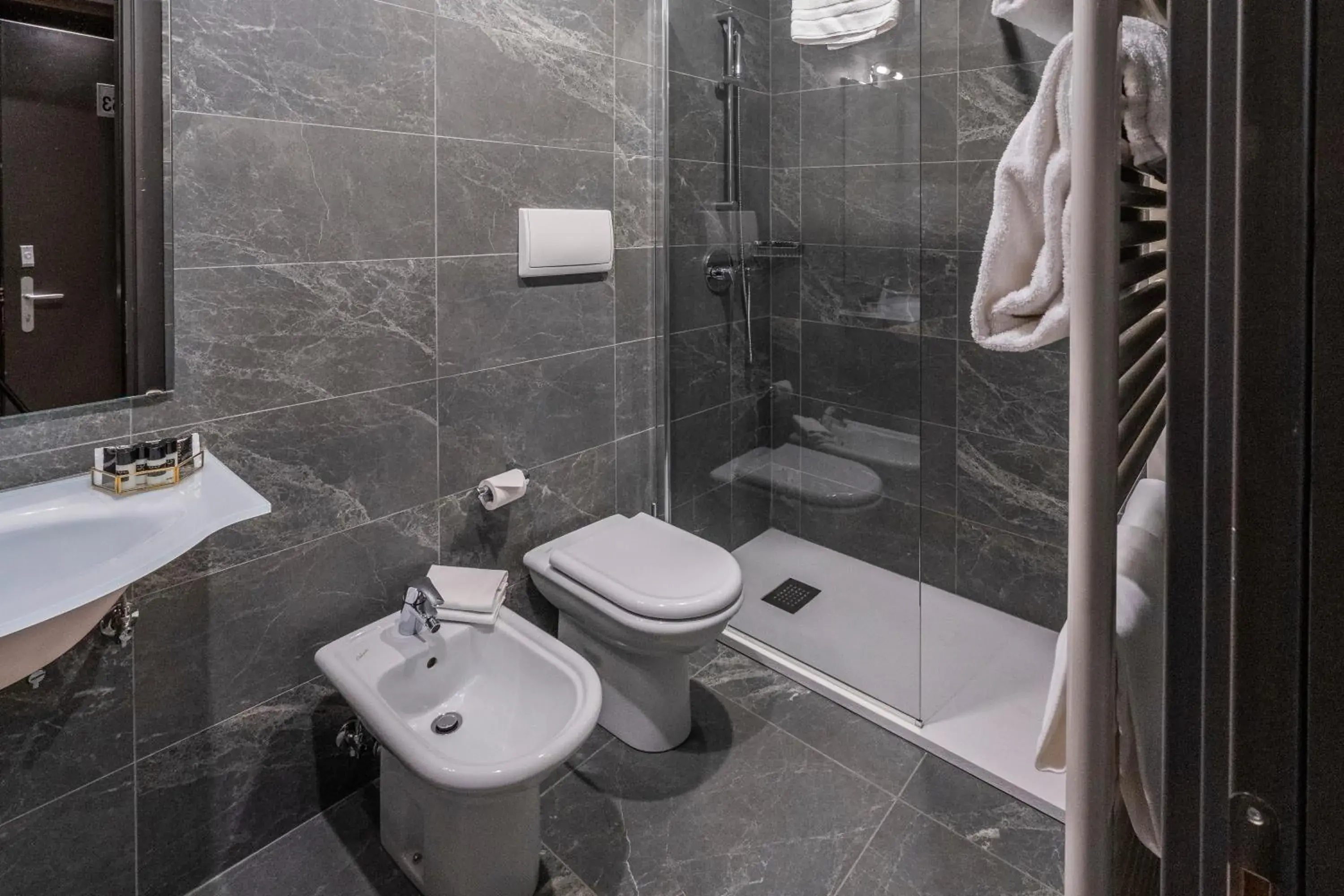 Bathroom in Smart Hotel Holiday
