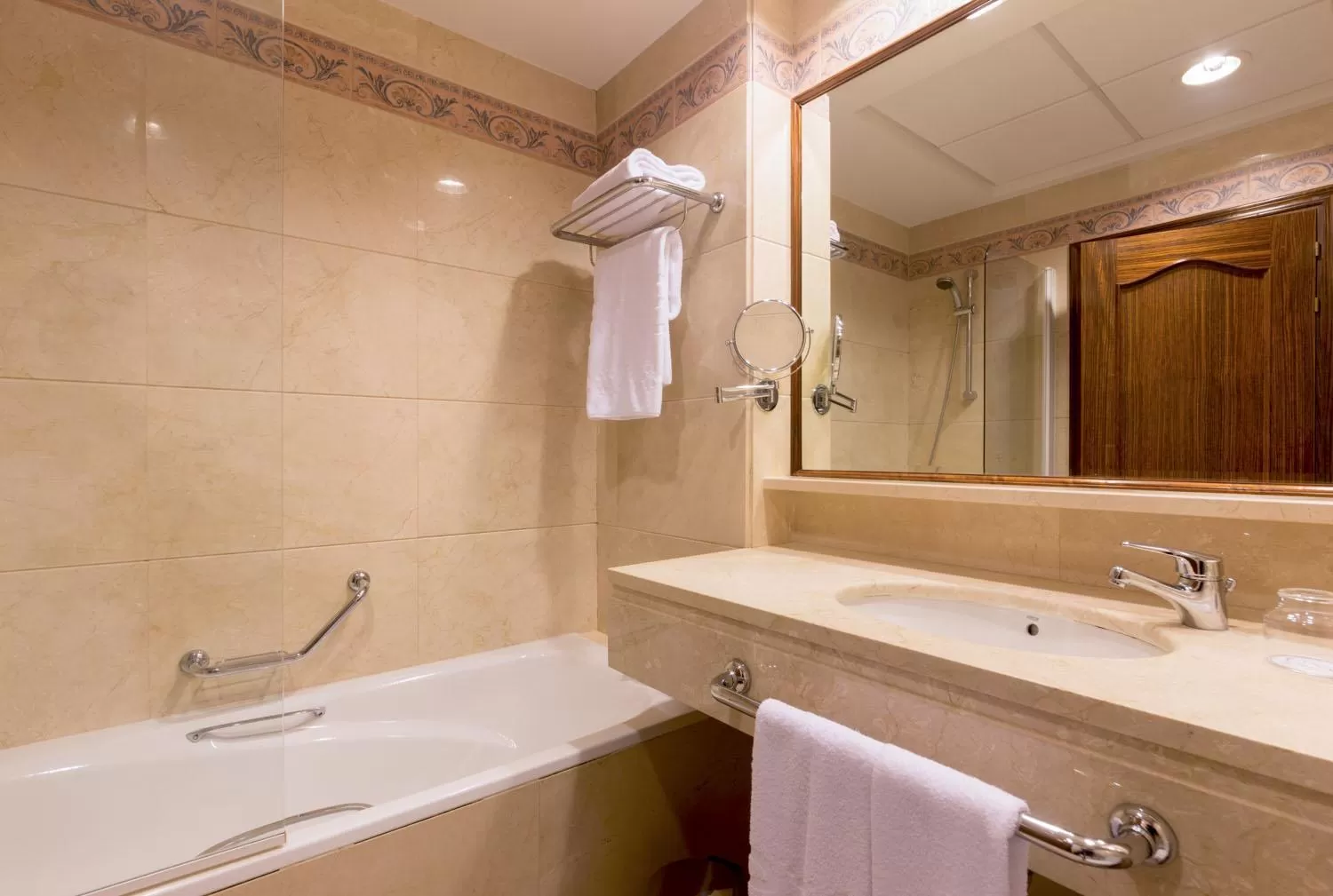 Bathroom in Hotel Exe Reina Isabel