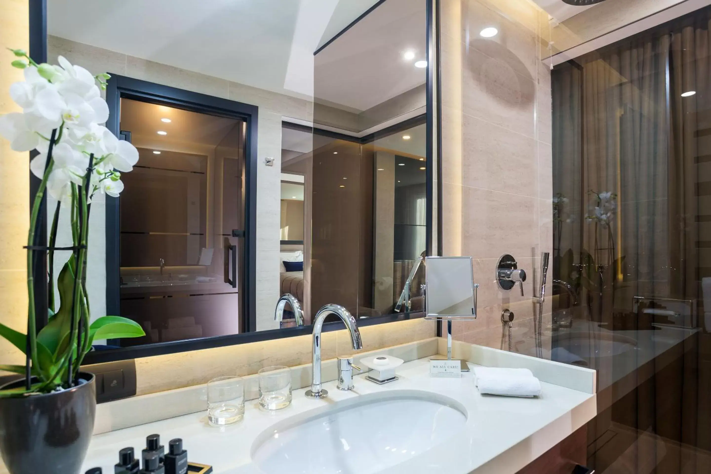 Shower, Bathroom in SAINT TEN Hotel, Small Luxury Hotels