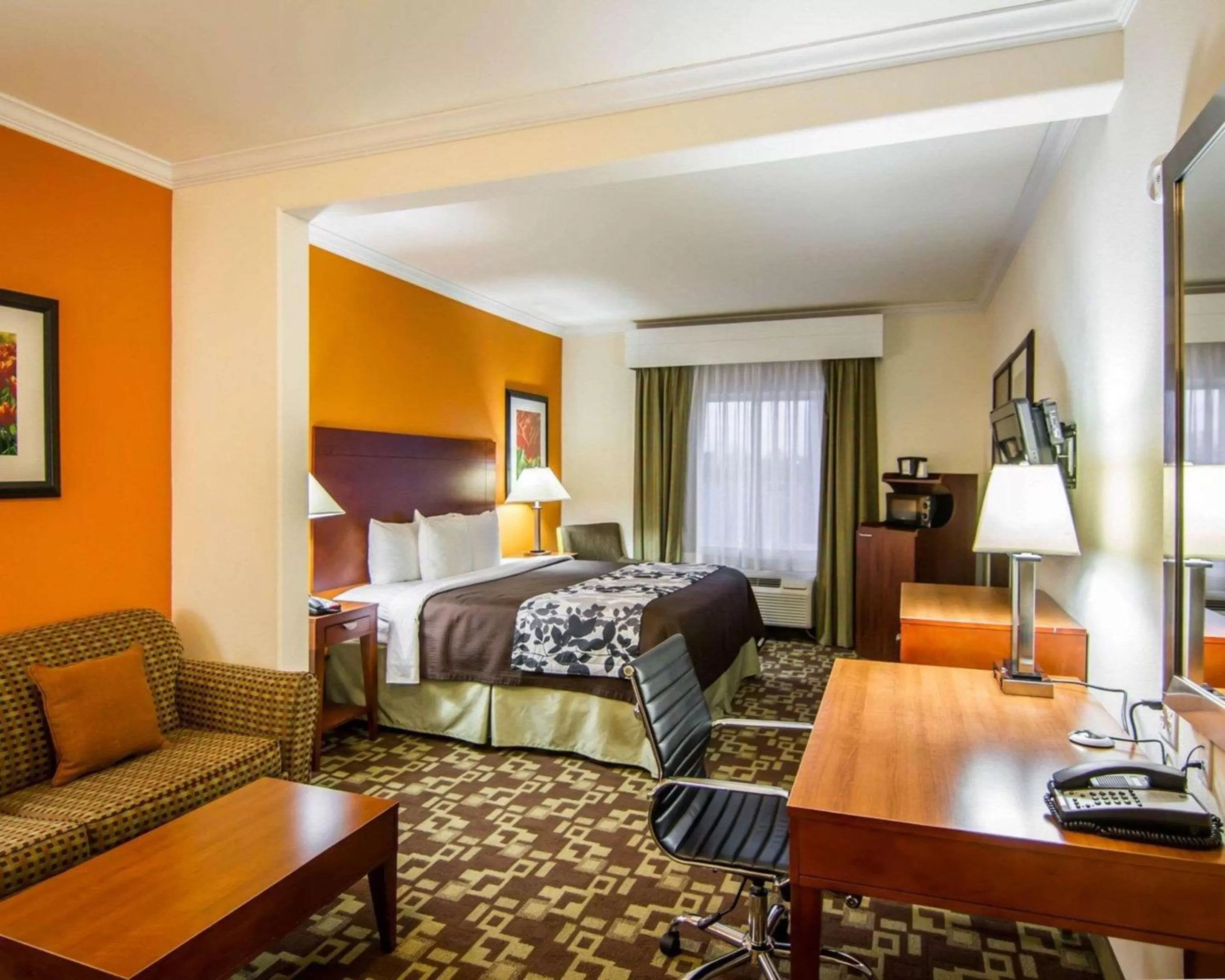 Photo of the whole room, Bed in Sleep Inn & Suites Shreveport West