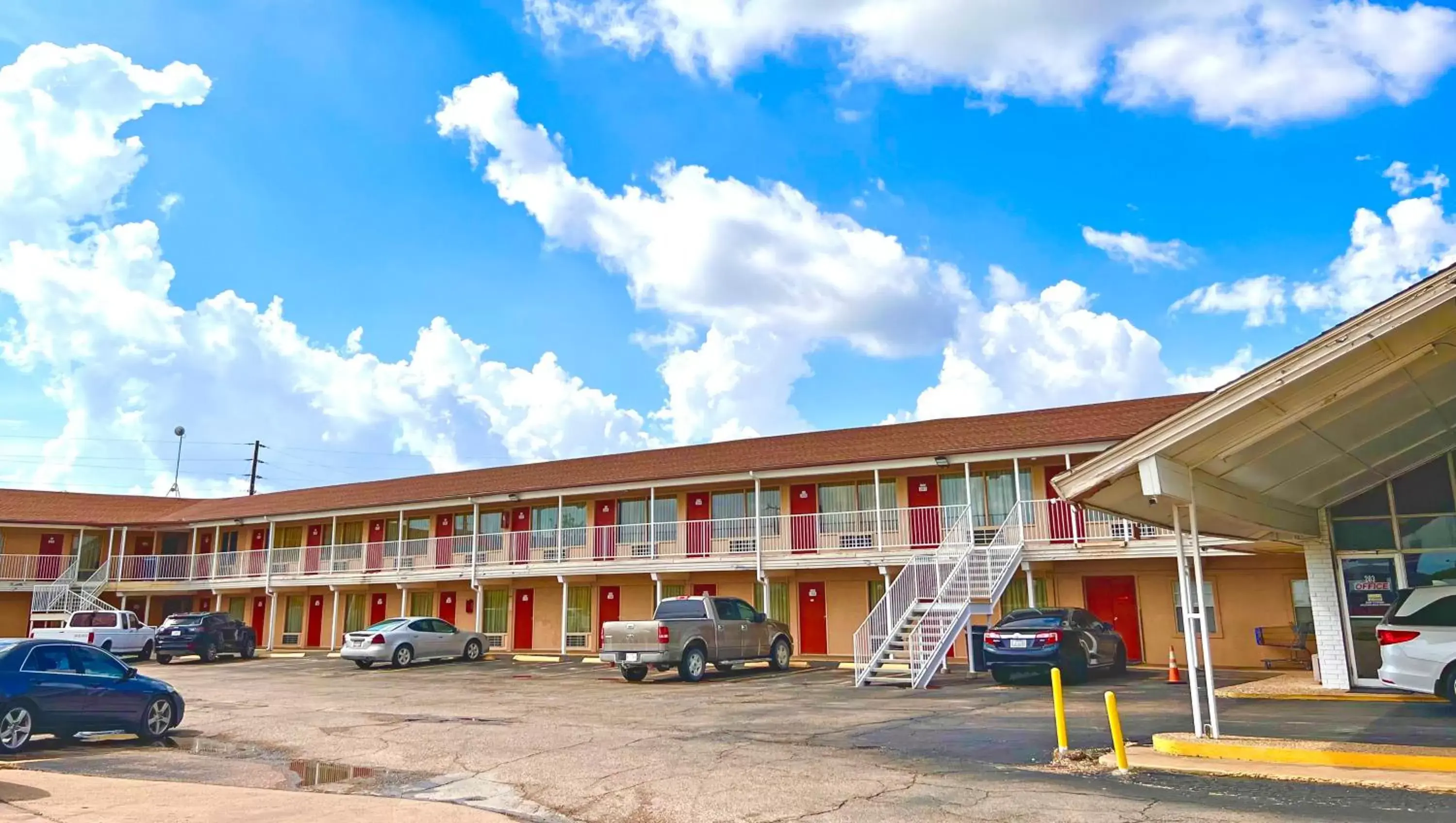 Property Building in Thunderbird Motel Hillsboro