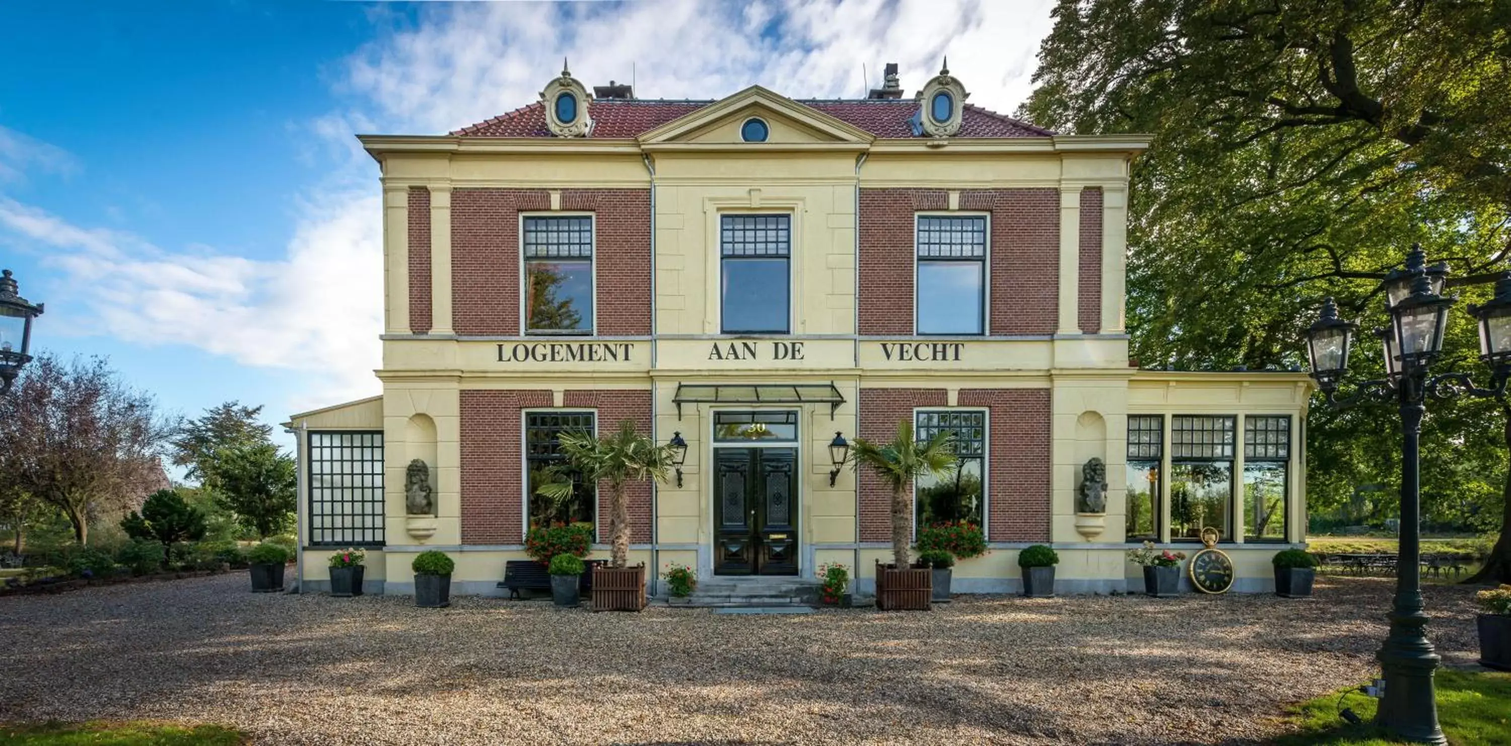 Facade/entrance, Property Building in Logement aan de Vecht