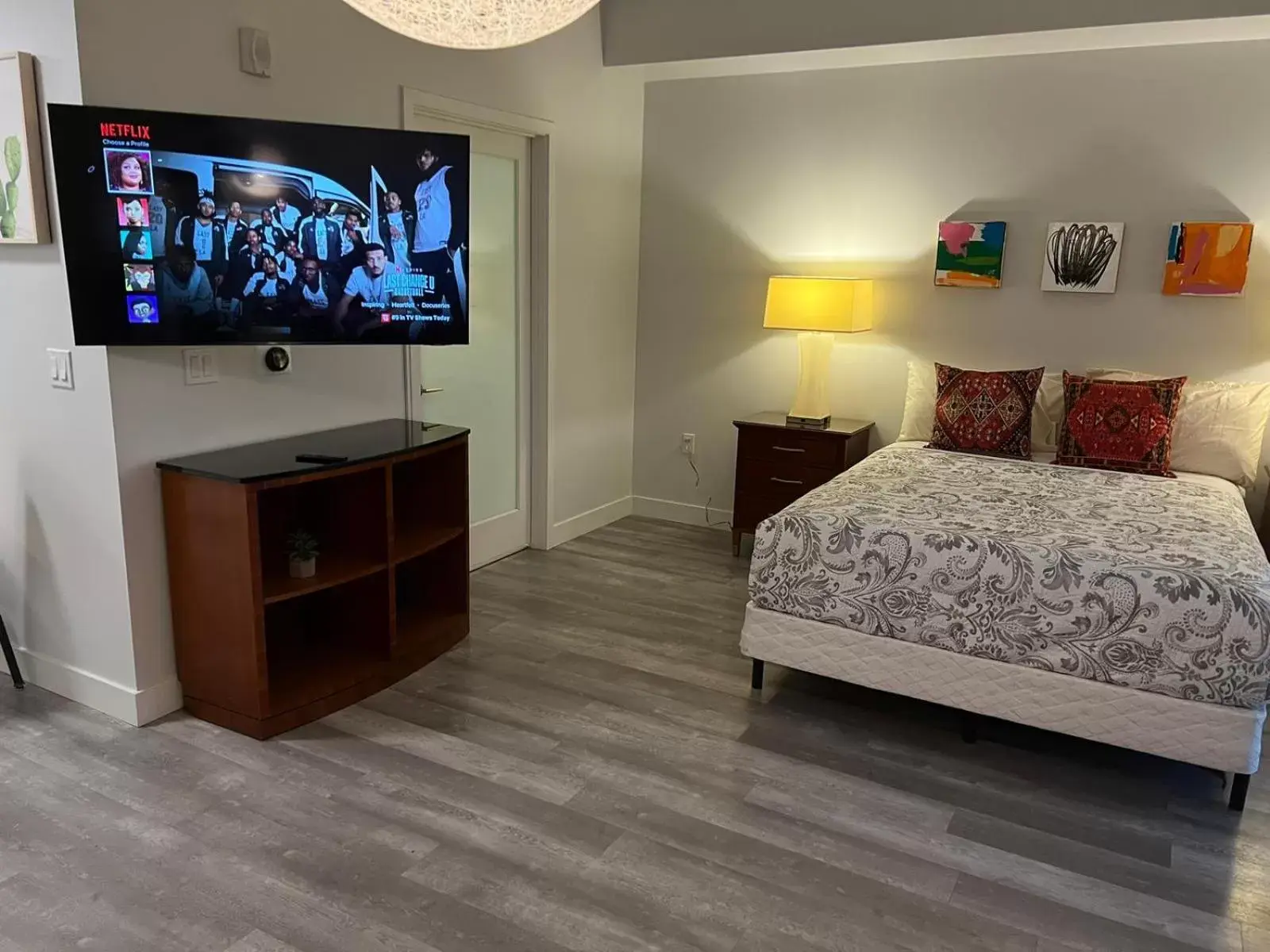 TV and multimedia, Bed in Hollywood Homes minutes to everything SPACIOUS AND FREE PARKING