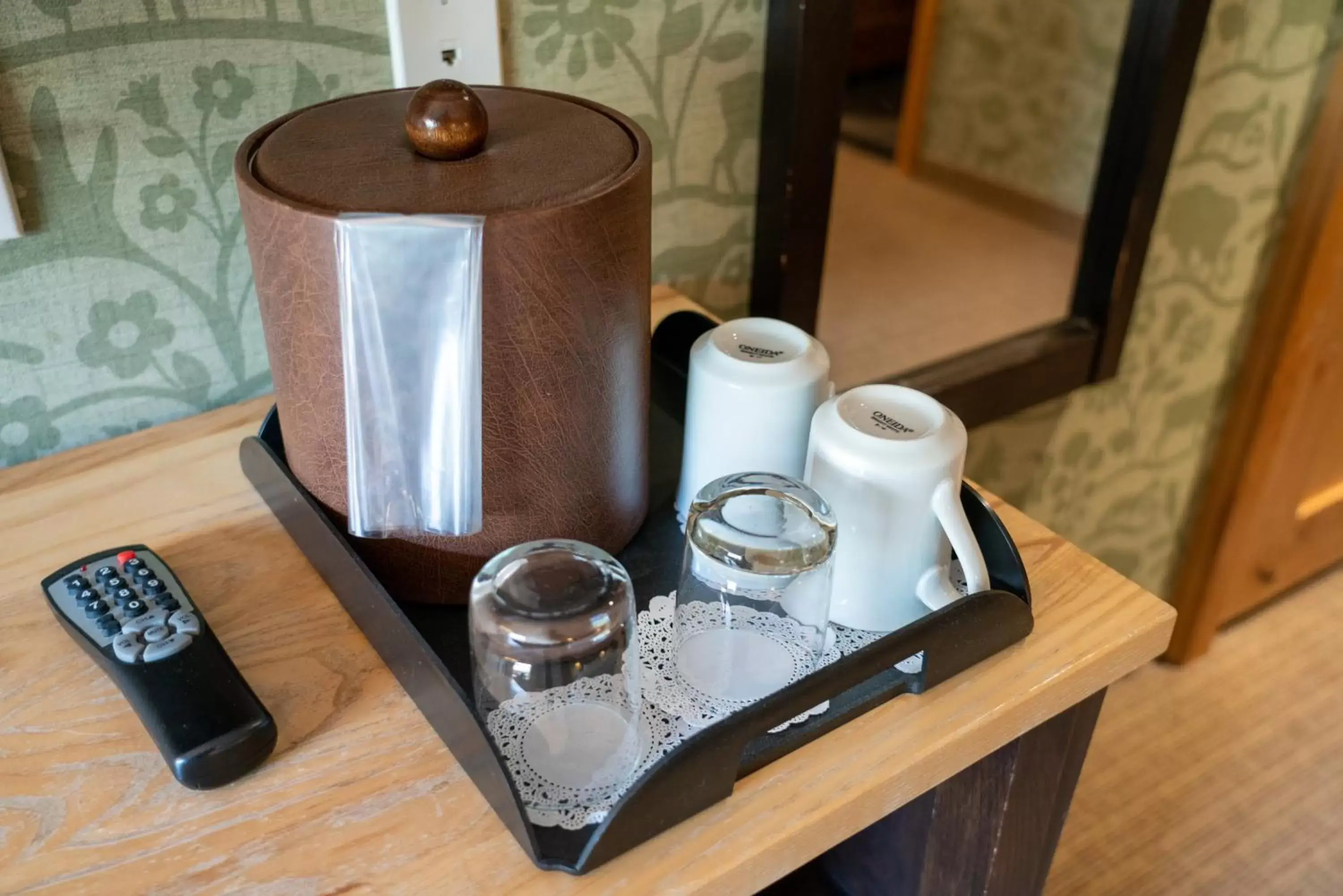 Coffee/tea facilities in Fox Hotel and Suites