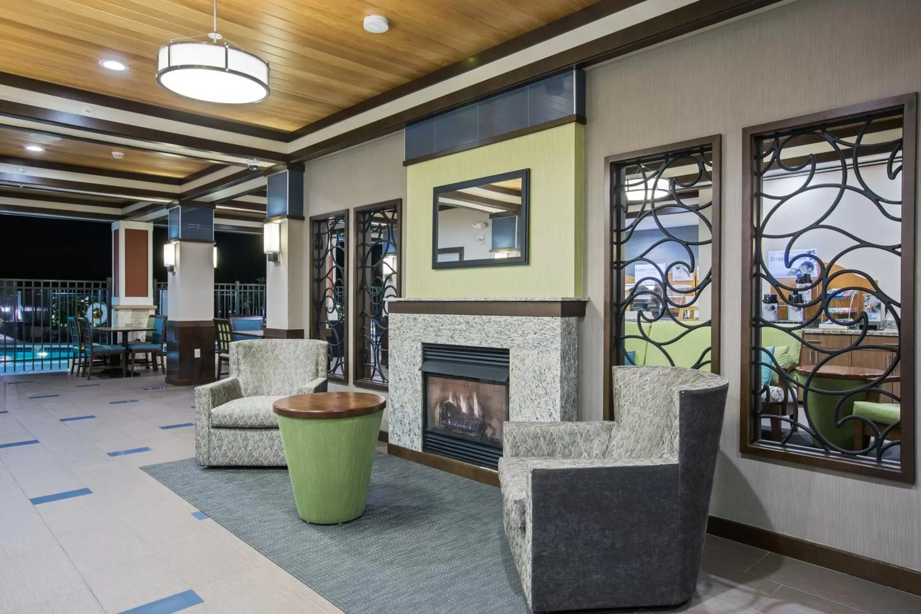 Property building in Holiday Inn Express & Suites Kailua-Kona by IHG Property building in Holiday Inn Express & Suites Kailua-Kona by IHG