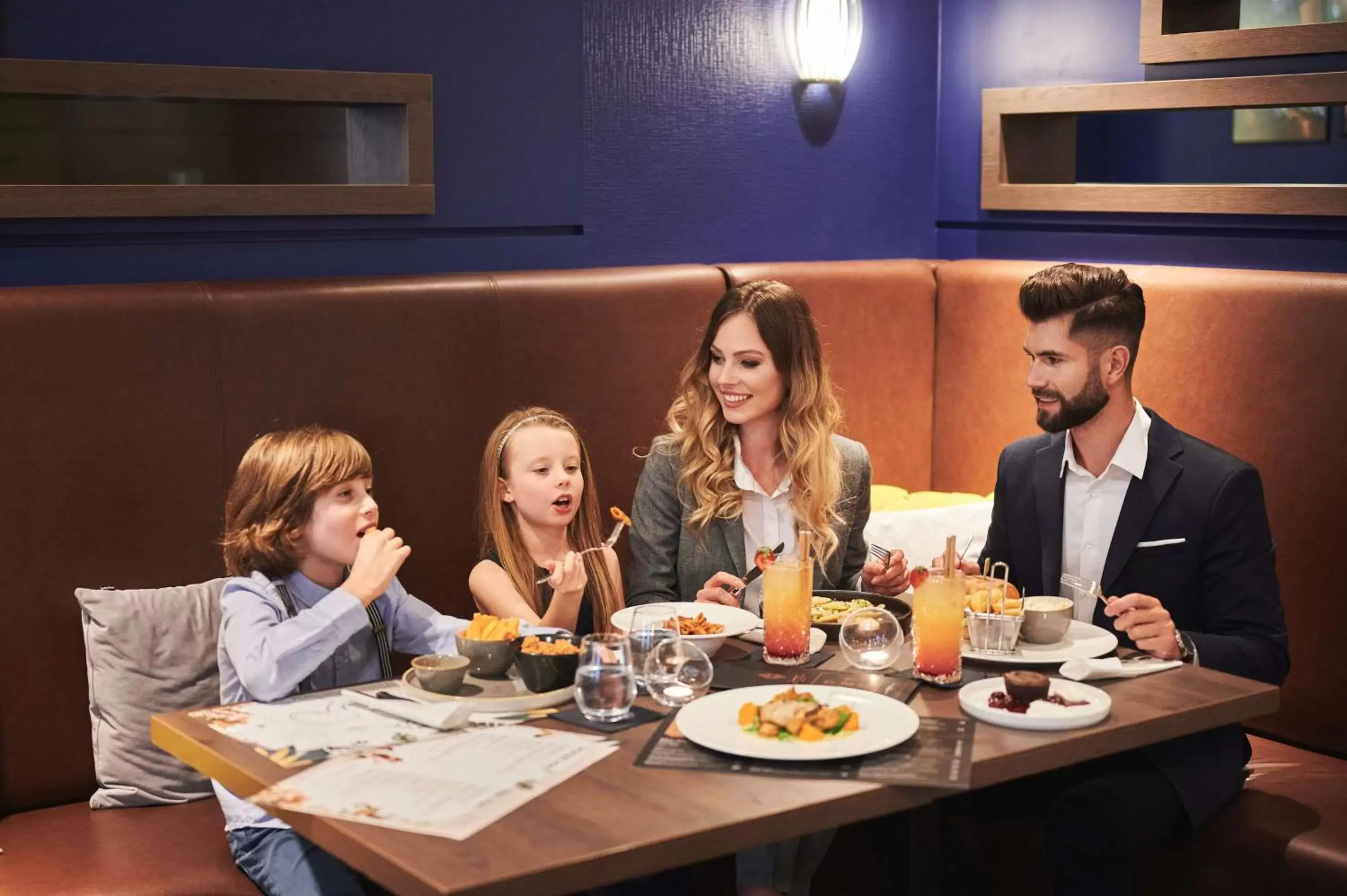 Restaurant/places to eat, Family in Radisson Blu Sobieski