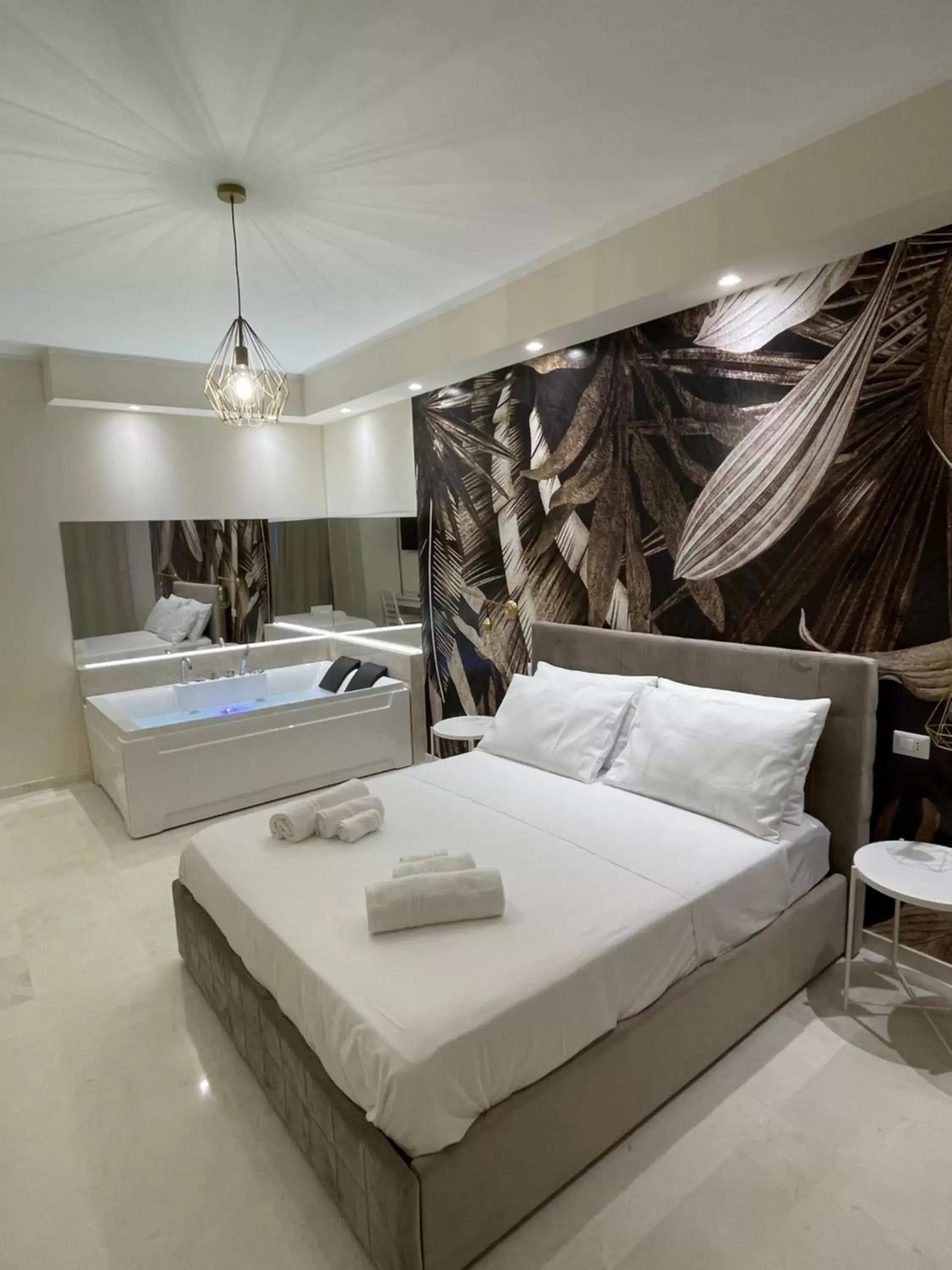 Bed in Suite 55 in centro