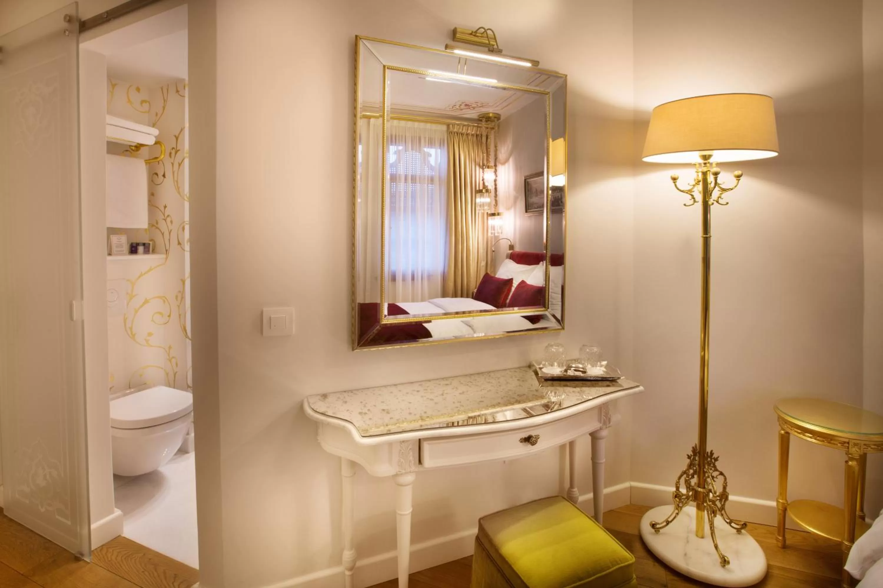 Decorative detail in Valide Sultan Konagi