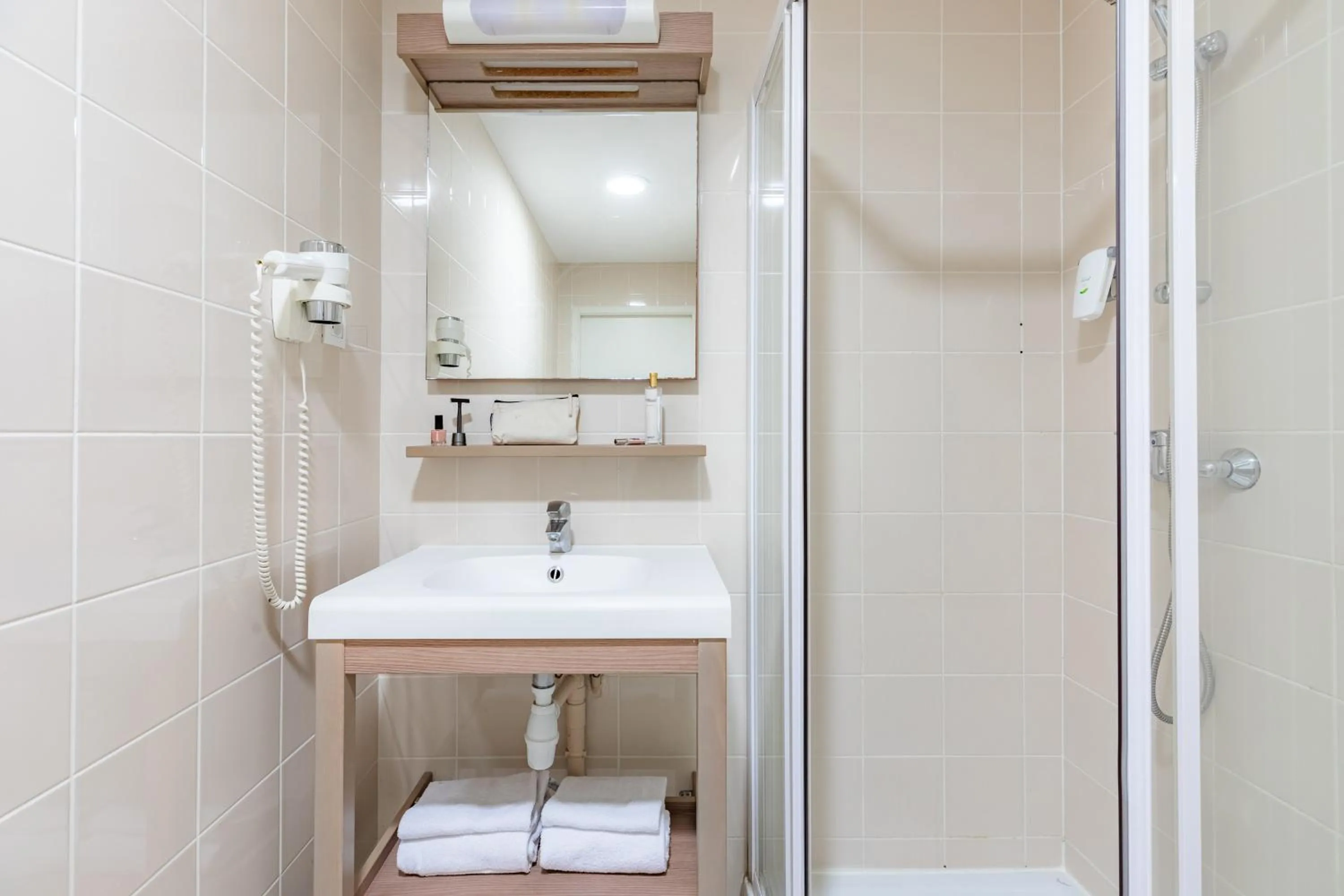 Shower in Appart'City Confort Le Mans Centre