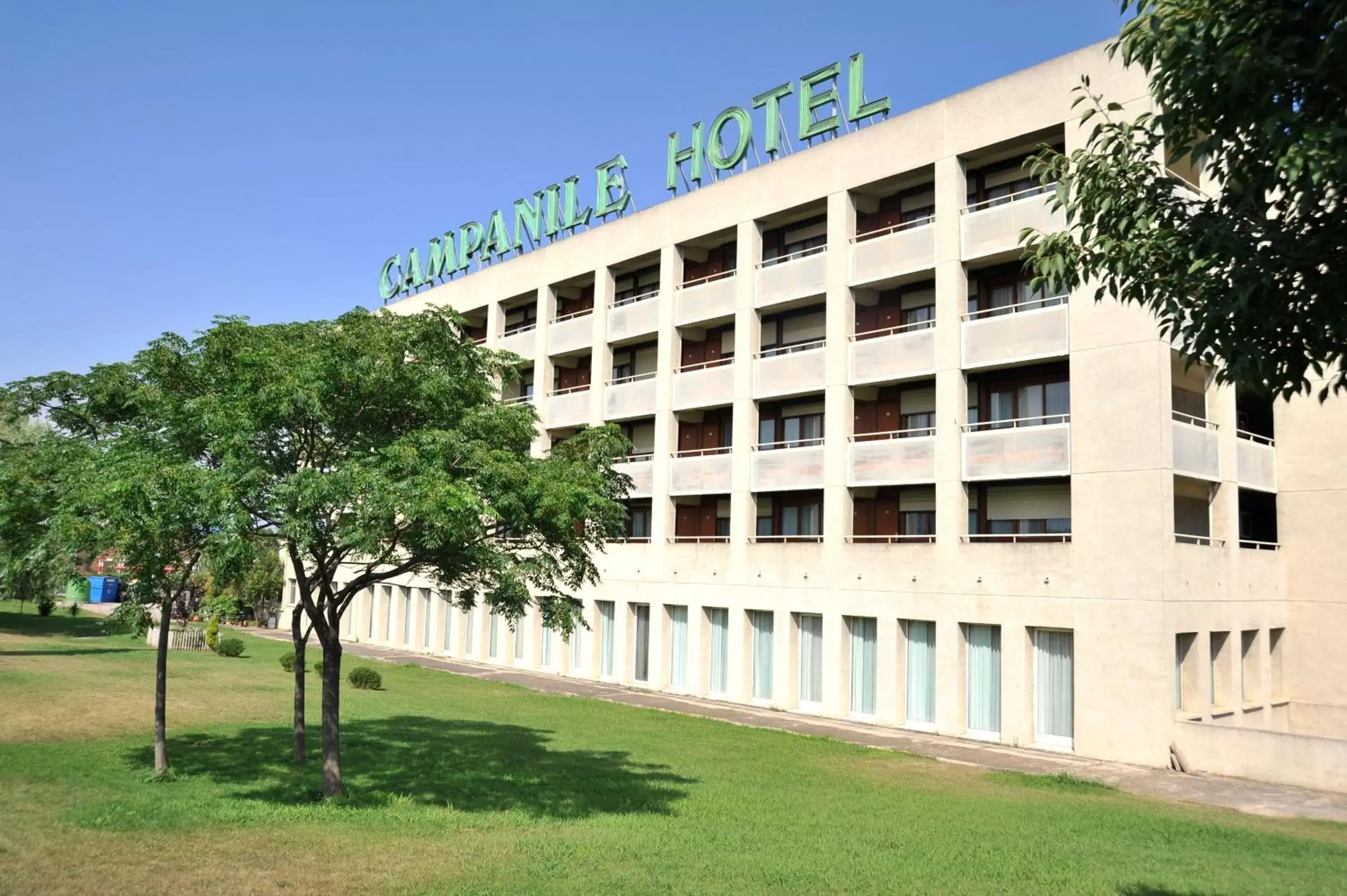 Facade/entrance, Property Building in Campanile Barcelona