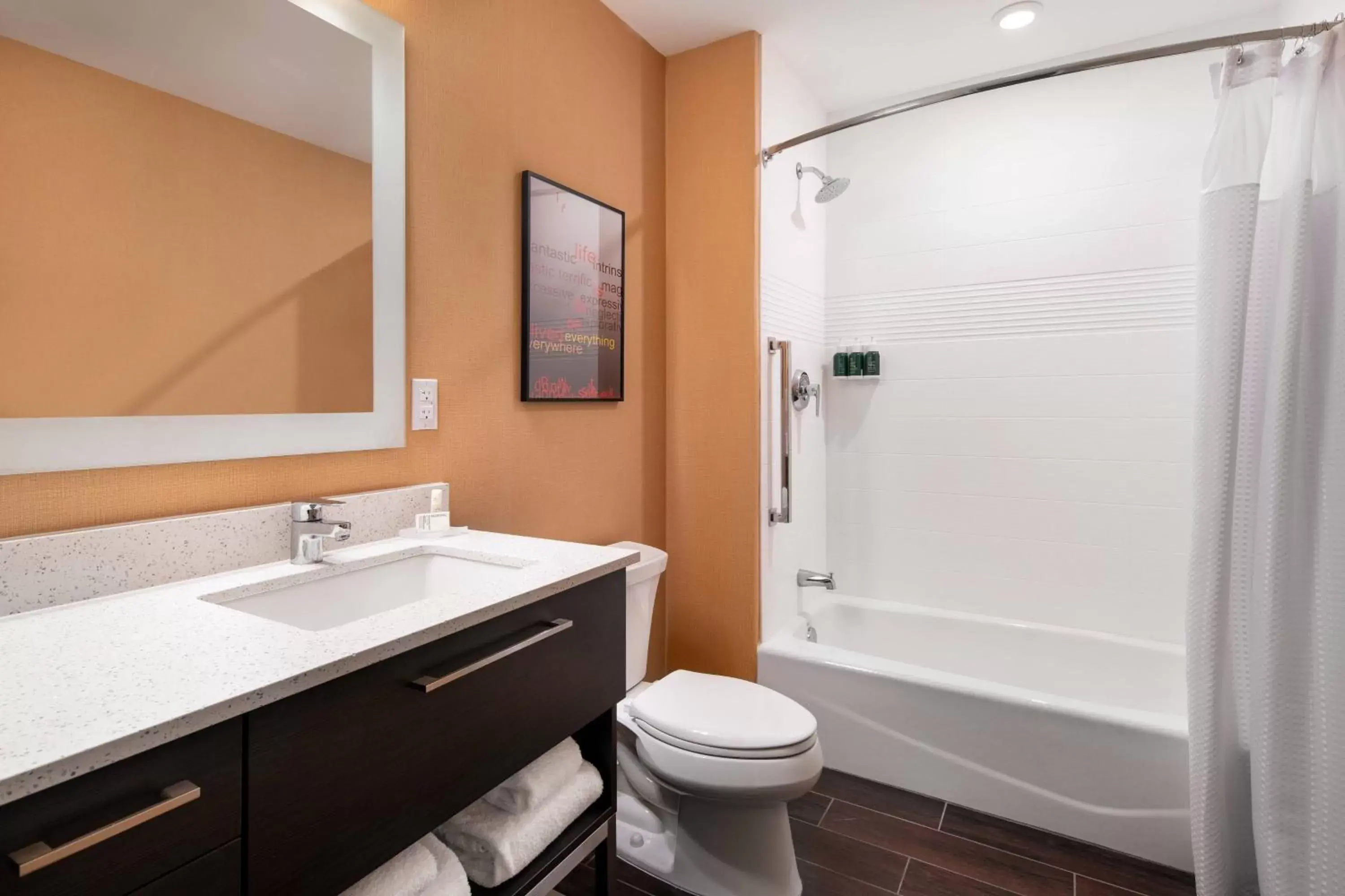 Bathroom in TownePlace Suites Fresno Clovis