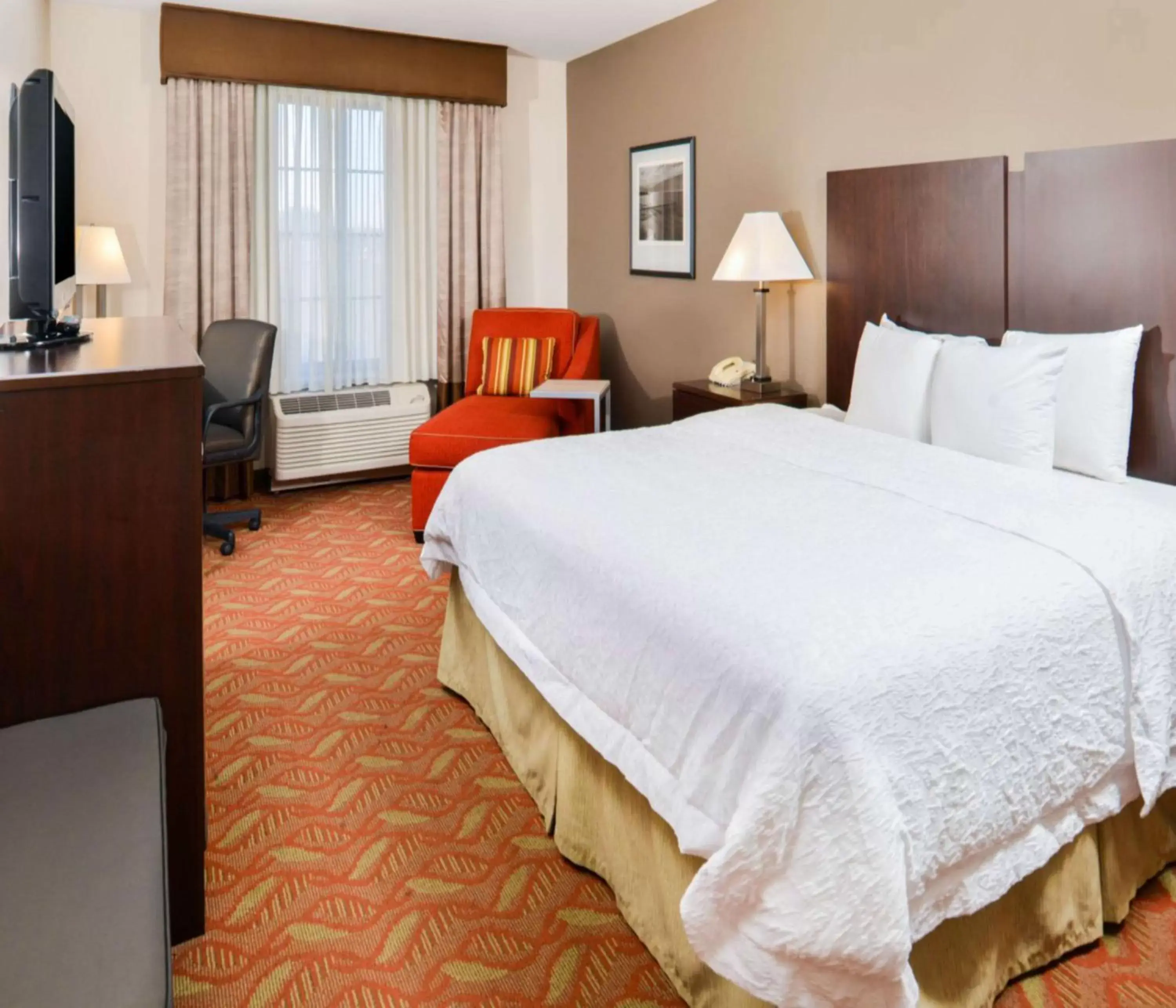 Bedroom, Bed in Hampton Inn & Suites San Francisco-Burlingame-Airport South