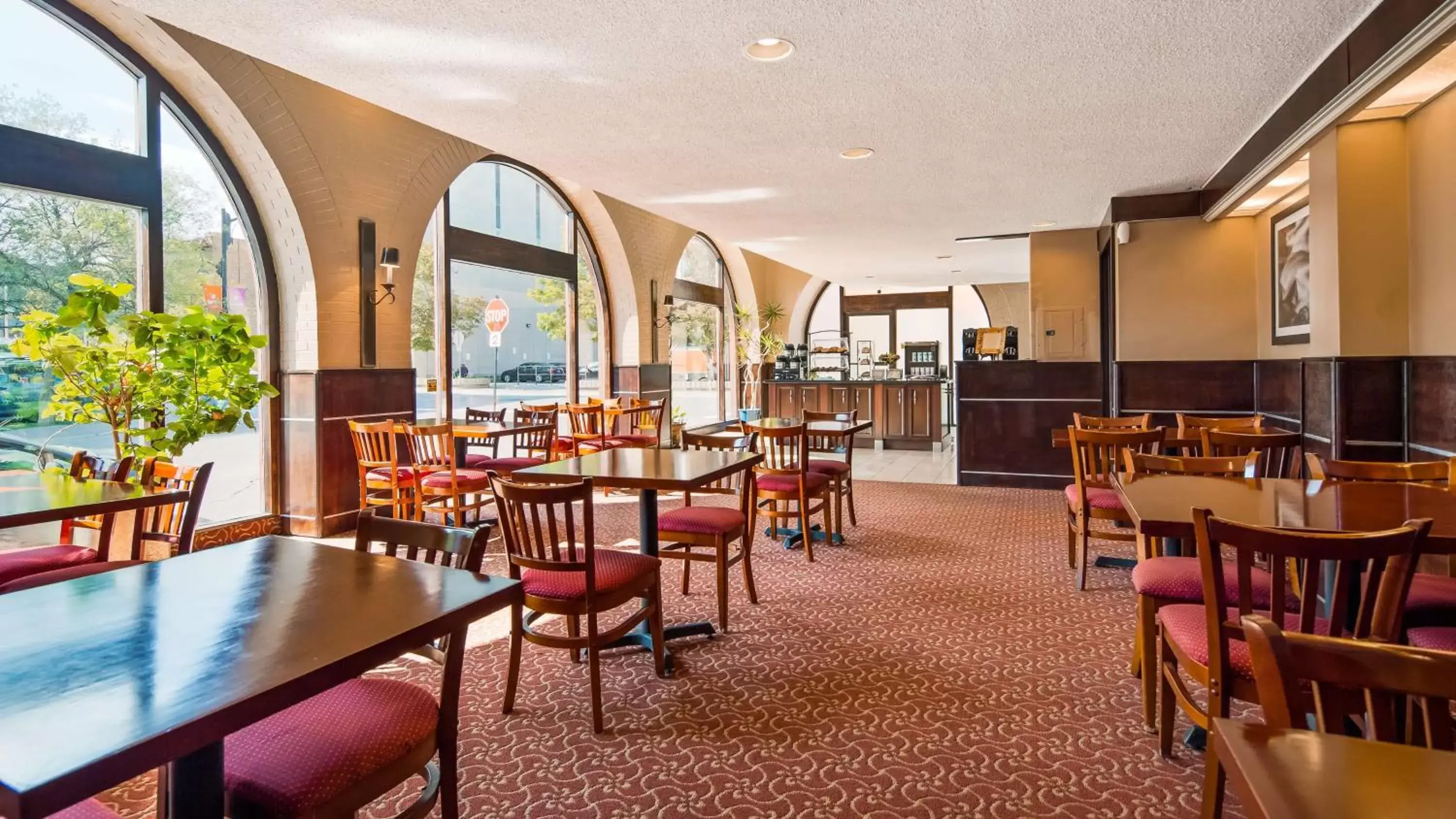 Restaurant/Places to Eat in Best Western Downtown Sudbury