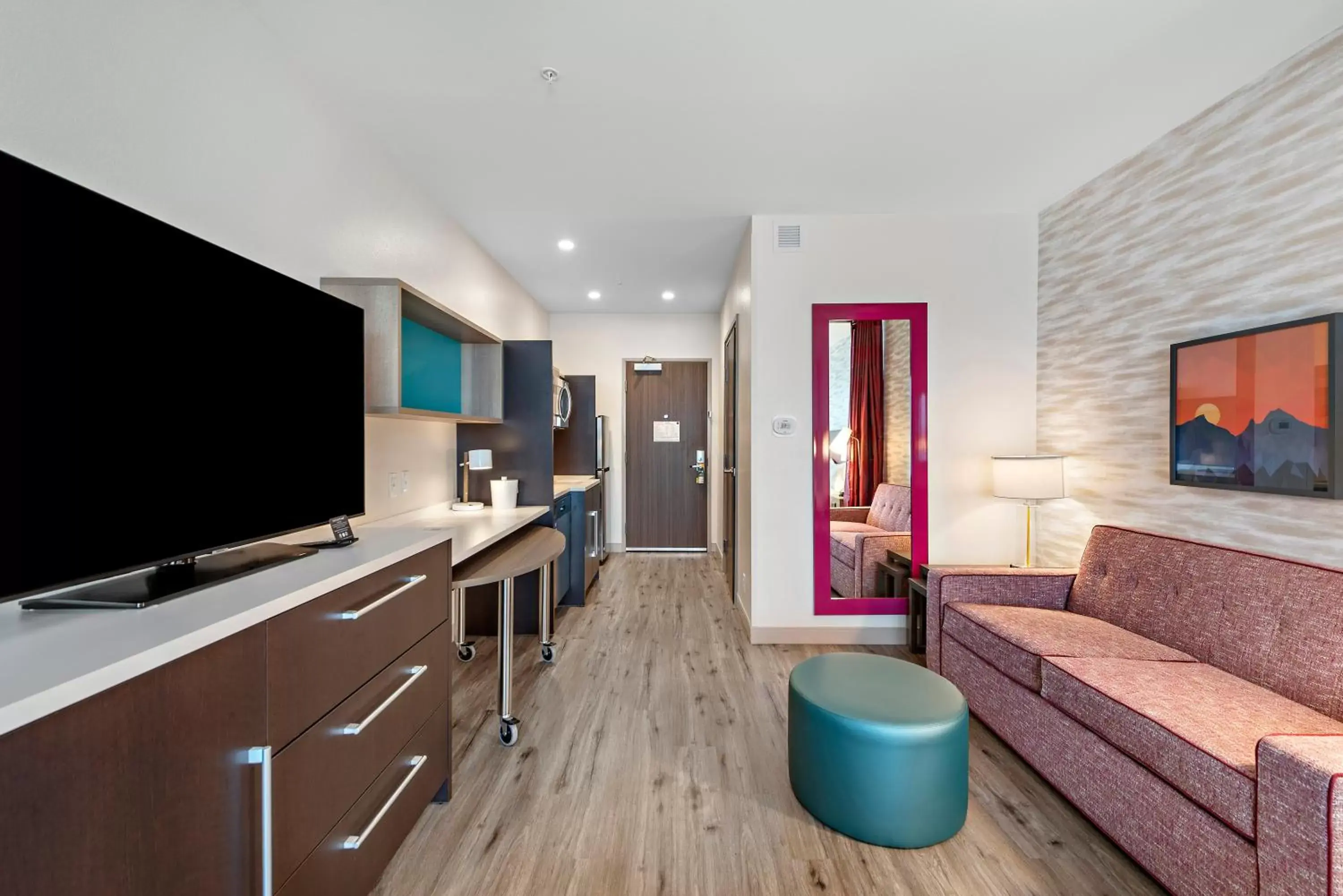 Communal lounge/ TV room, TV/Entertainment Center in Home2 Suites By Hilton San Bernardino