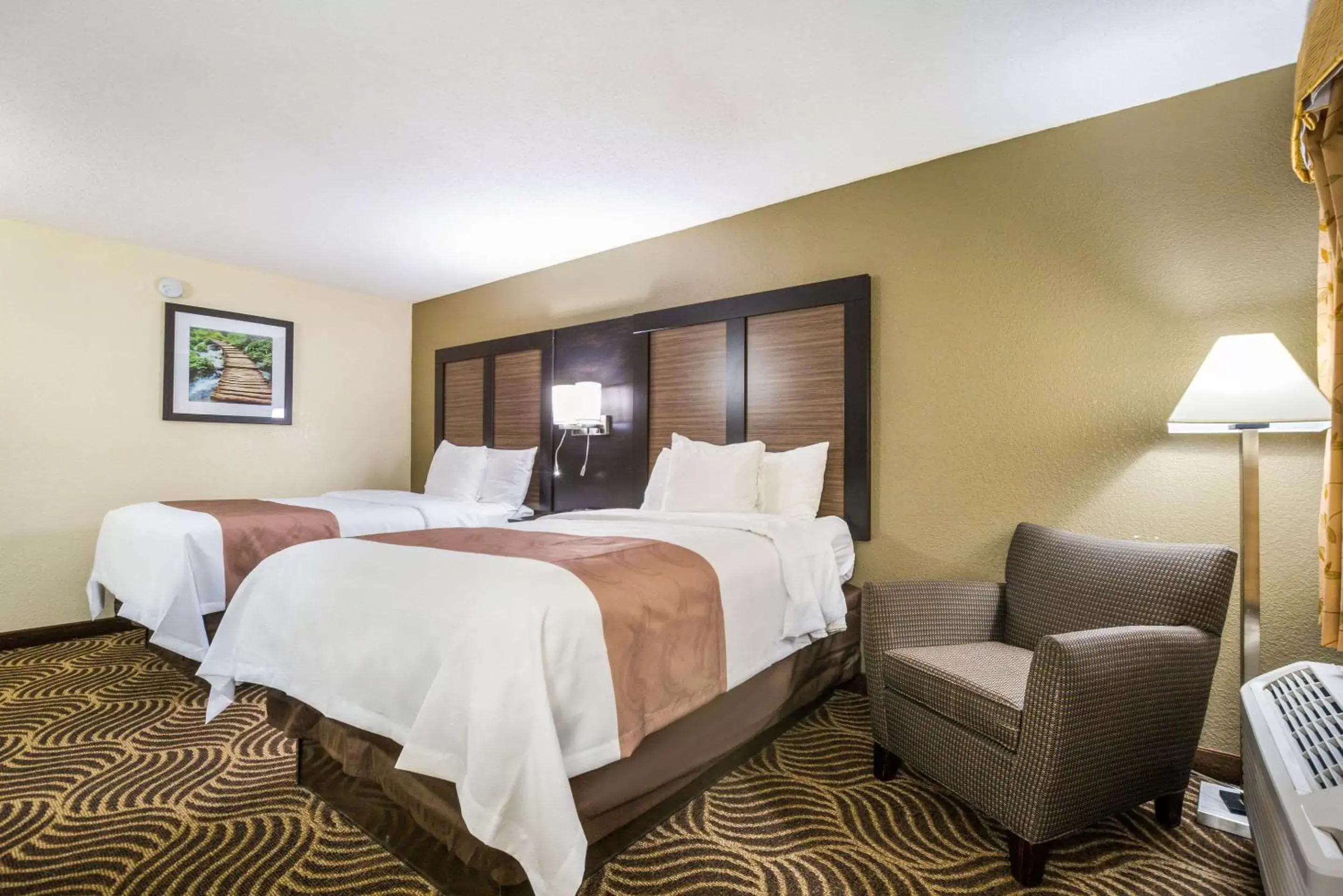 Photo of the whole room, Bed in Quality Inn & Suites Florence- Cincinnati South