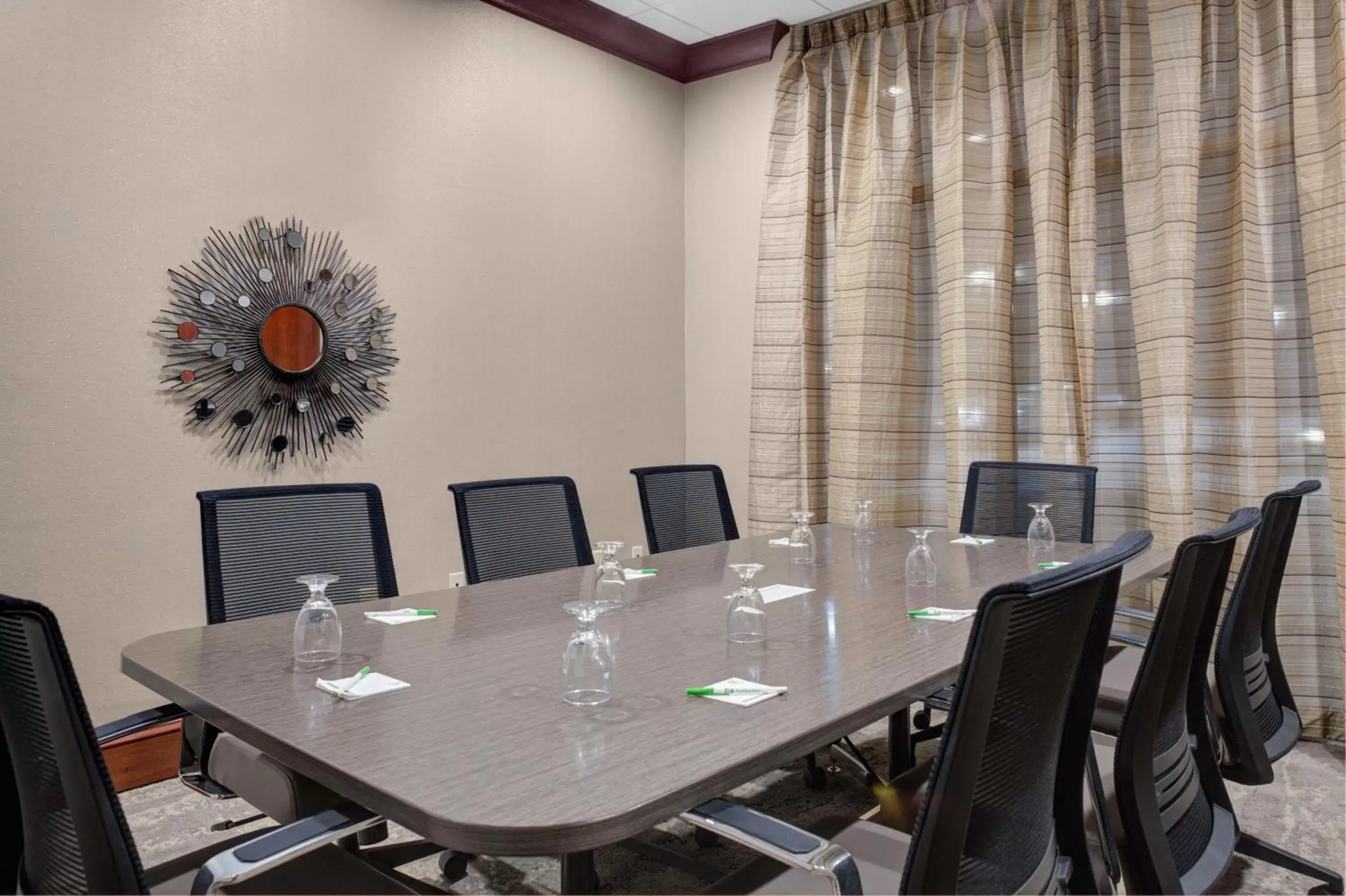 Meeting/conference room in Holiday Inn Hotel & Suites Lima, an IHG Hotel