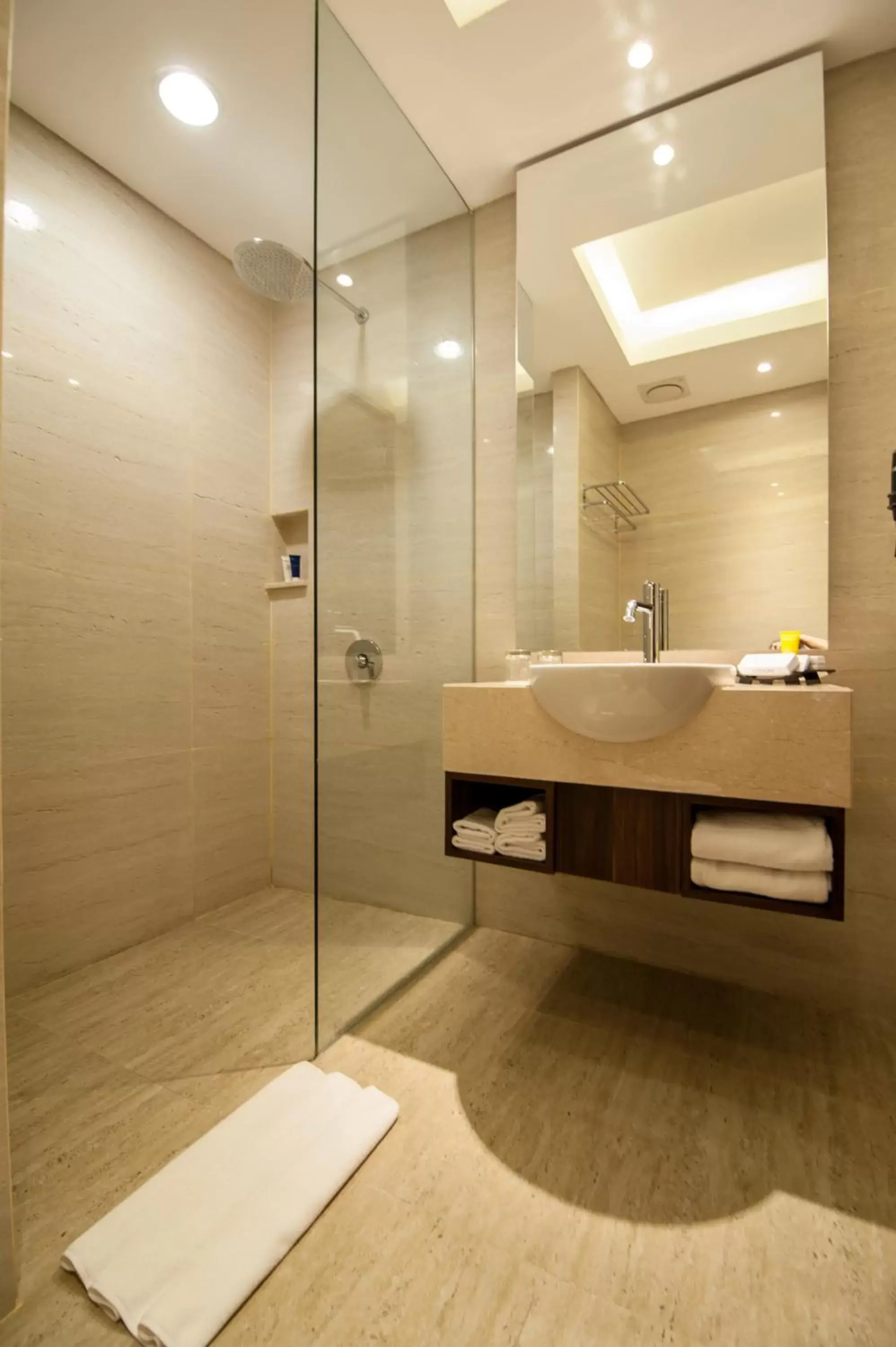 Bathroom in Grand Soll Marina Hotel