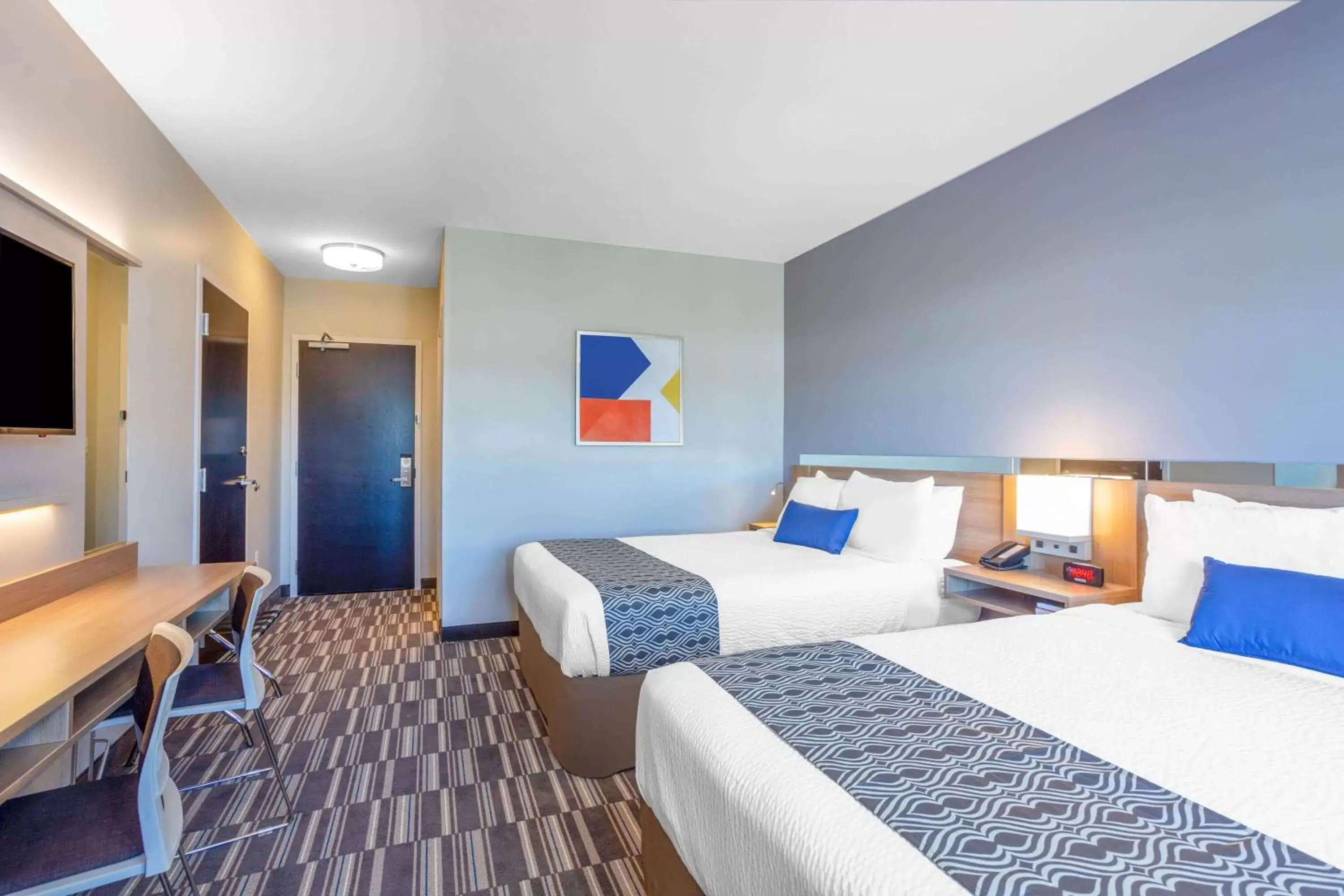 Photo of the whole room, Bed in Microtel Inn Suites by Wyndham South Hill