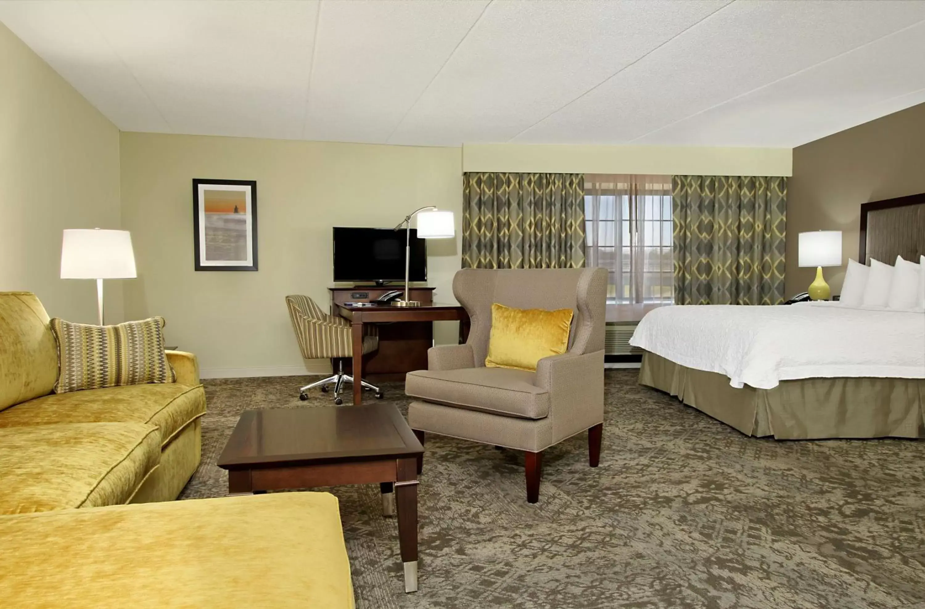 Bedroom in Hampton Inn & Suites By Hilton - Rockville Centre