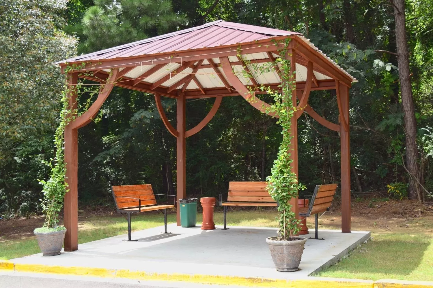 Garden in Super 8 by Wyndham Homewood Birmingham Area