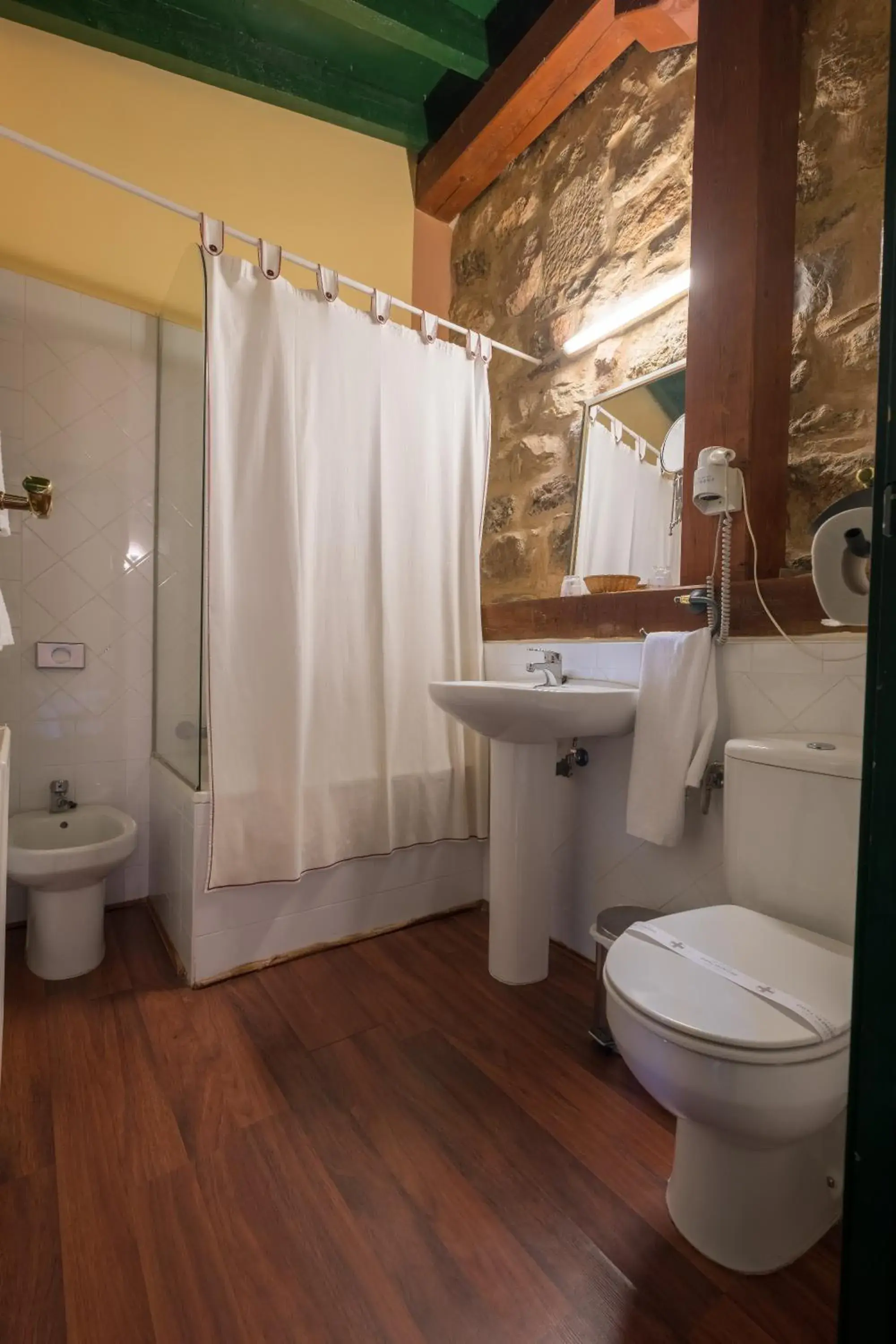 Bathroom in Hotel Posada Santa Maria la Real
