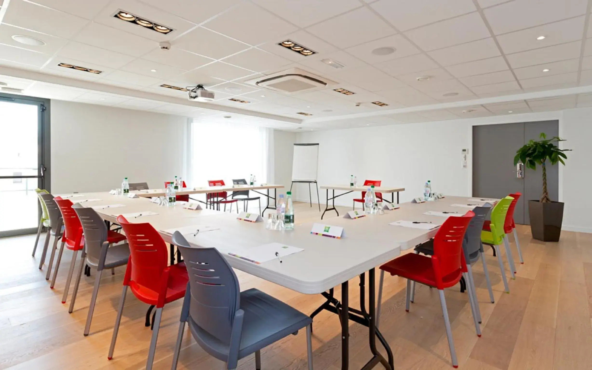 Meeting/conference room in ibis Styles Rennes St. Gregoire