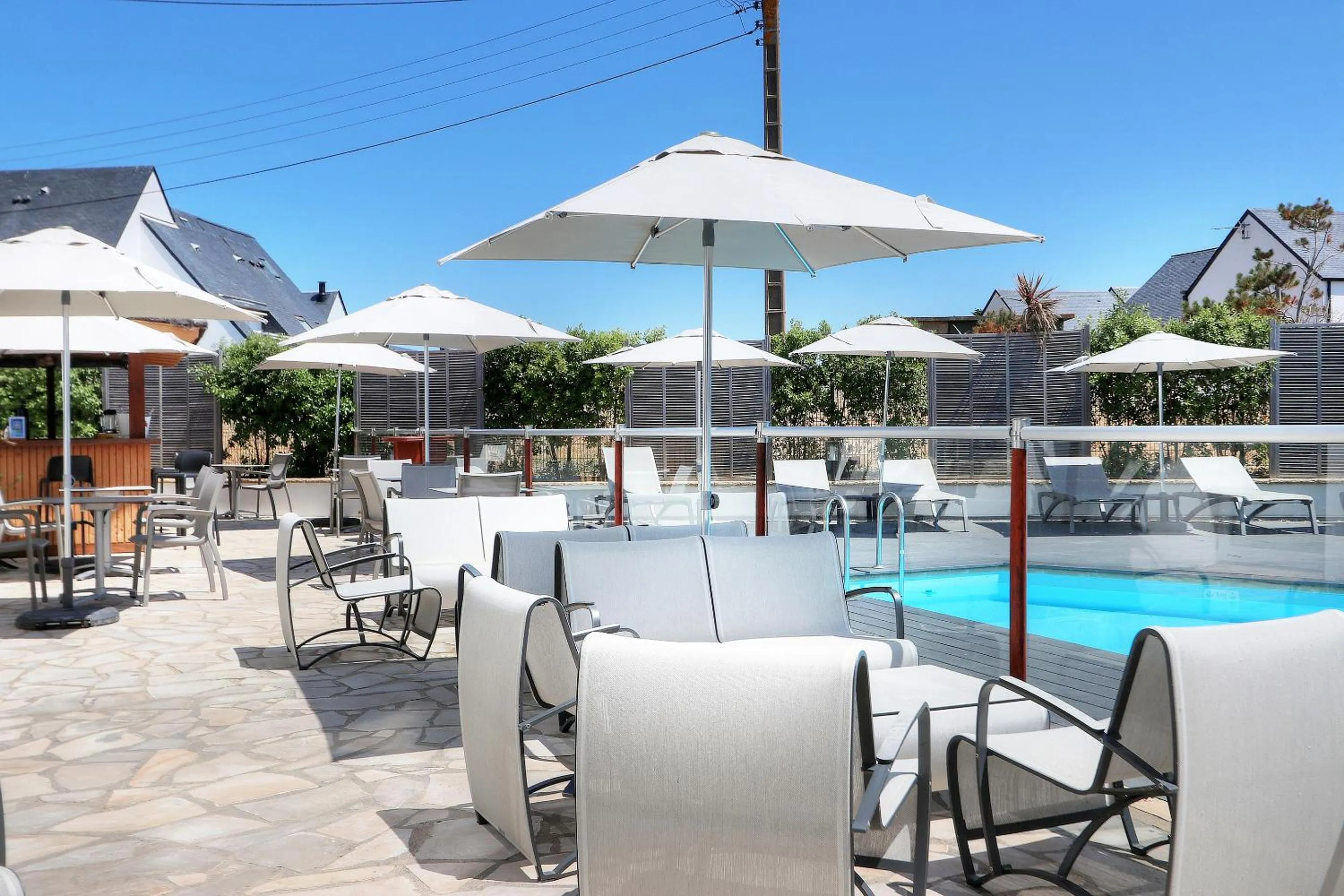 Pool view in Best Western Hôtel Le Bellevue Quiberon