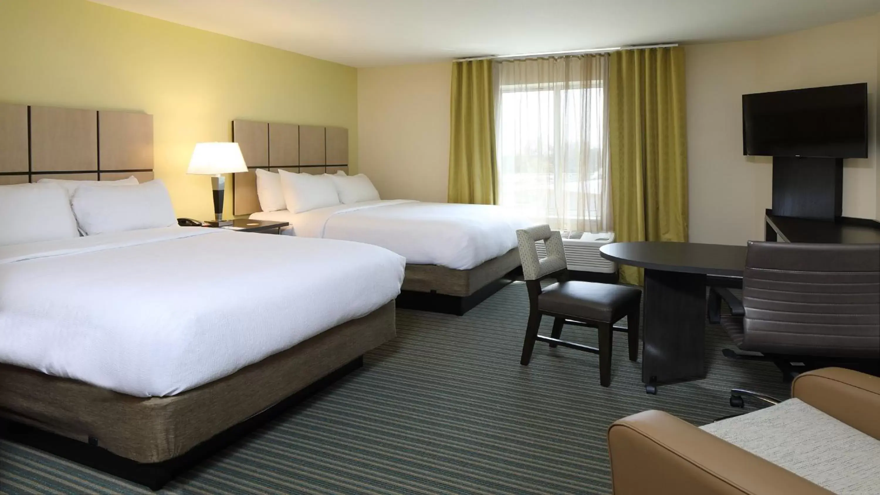 Photo of the whole room, Bed in Candlewood Suites - Newark South - University Area, an IHG Hotel