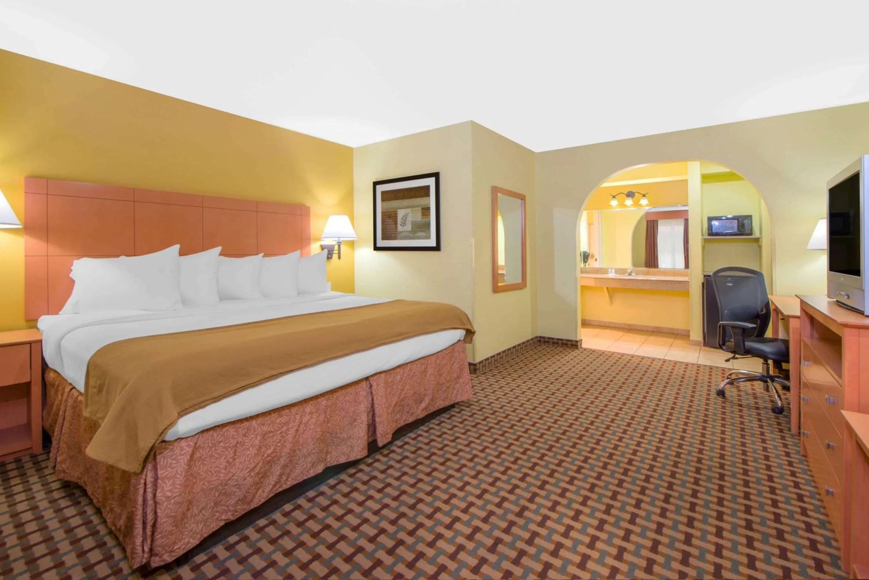 Photo of the whole room, Bed in Days Inn by Wyndham Lubbock South
