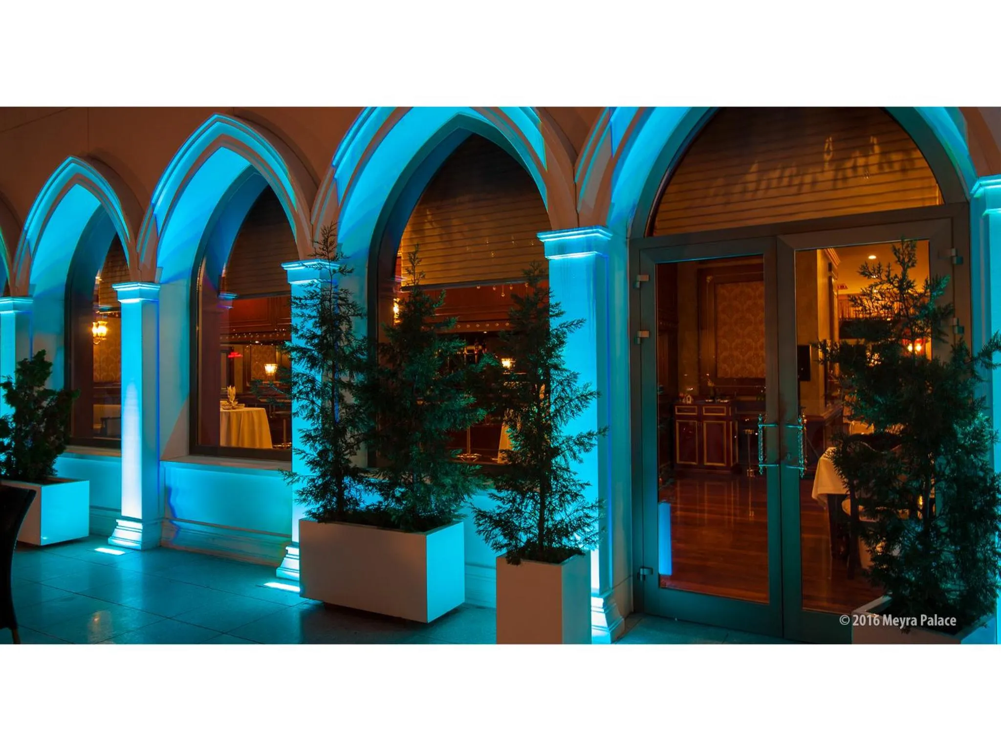 Restaurant/places to eat in Meyra Palace