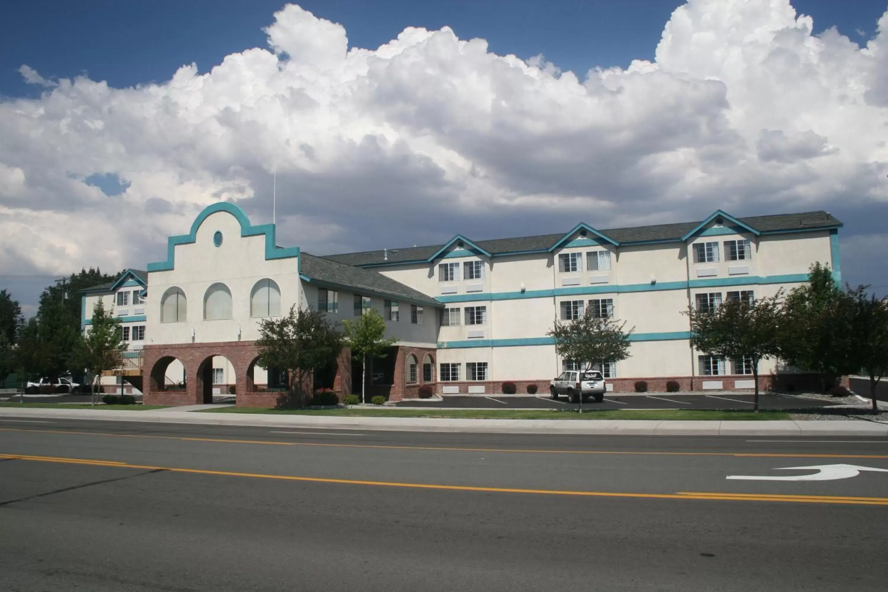 Facade/entrance, Property Building in Carson City Plaza Hotel