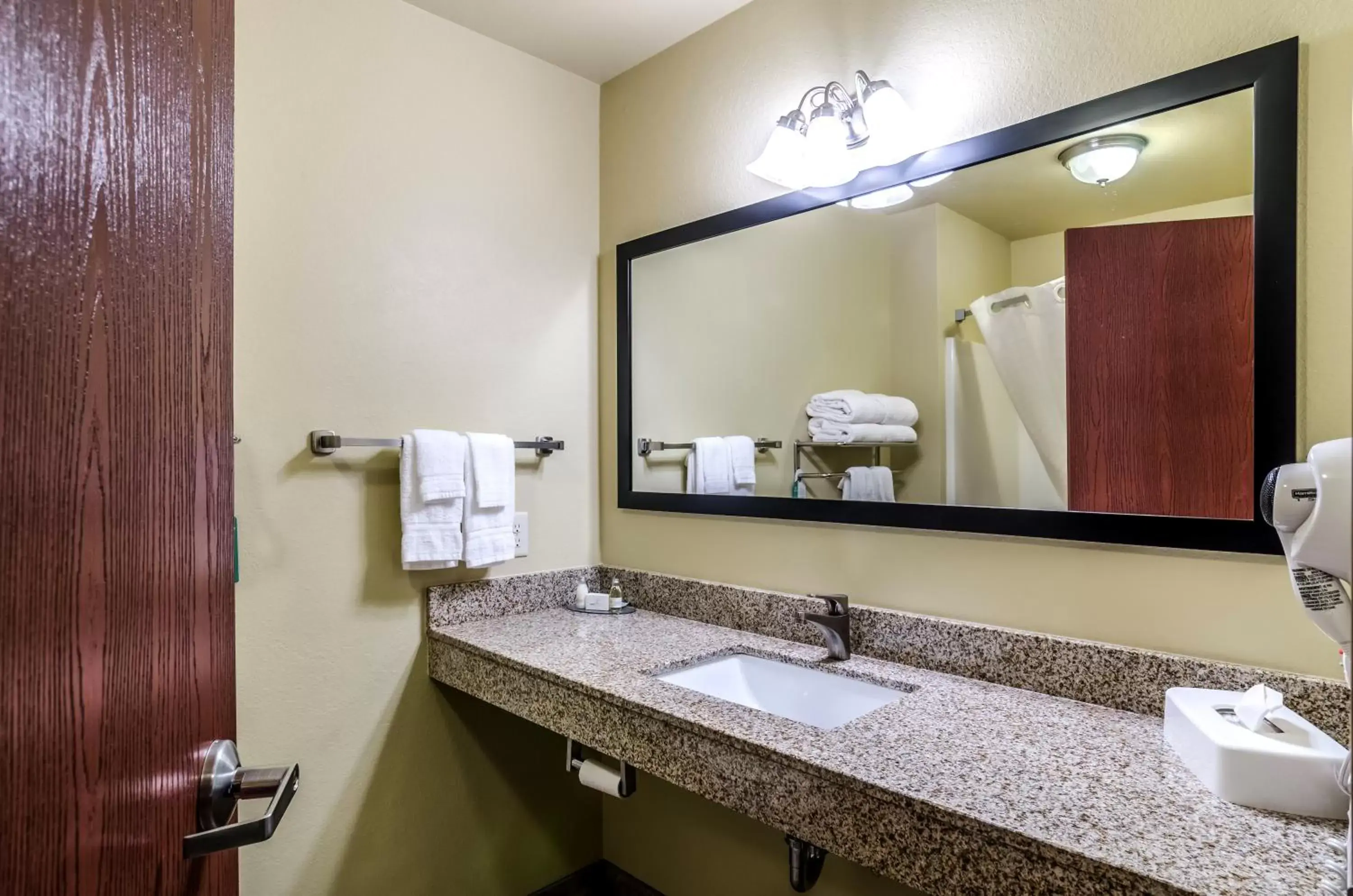 Bathroom in Cobblestone Inn & Suites - Ord